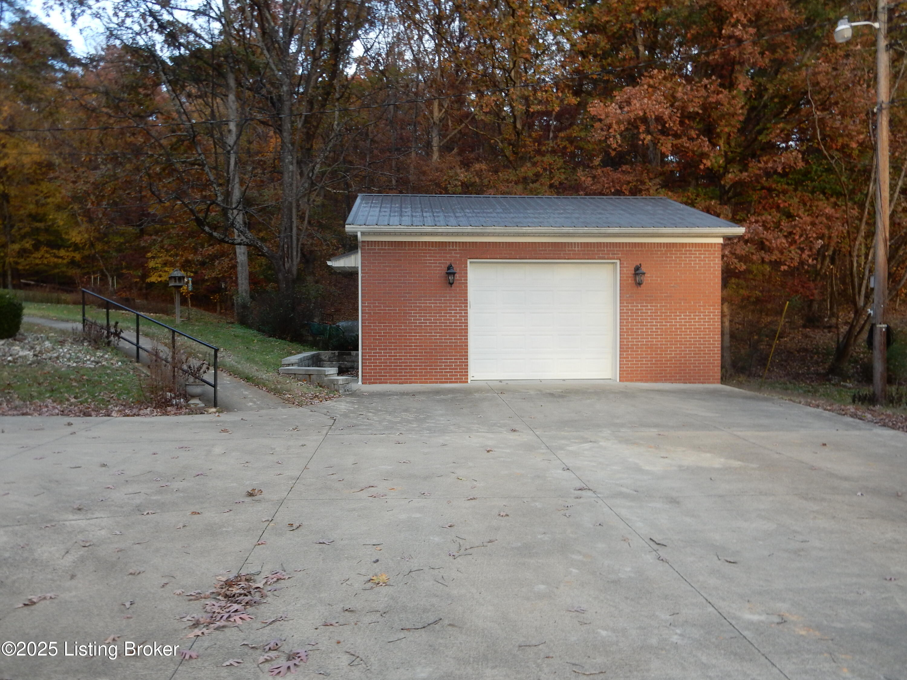274 Knobview Dr Property Photo 3