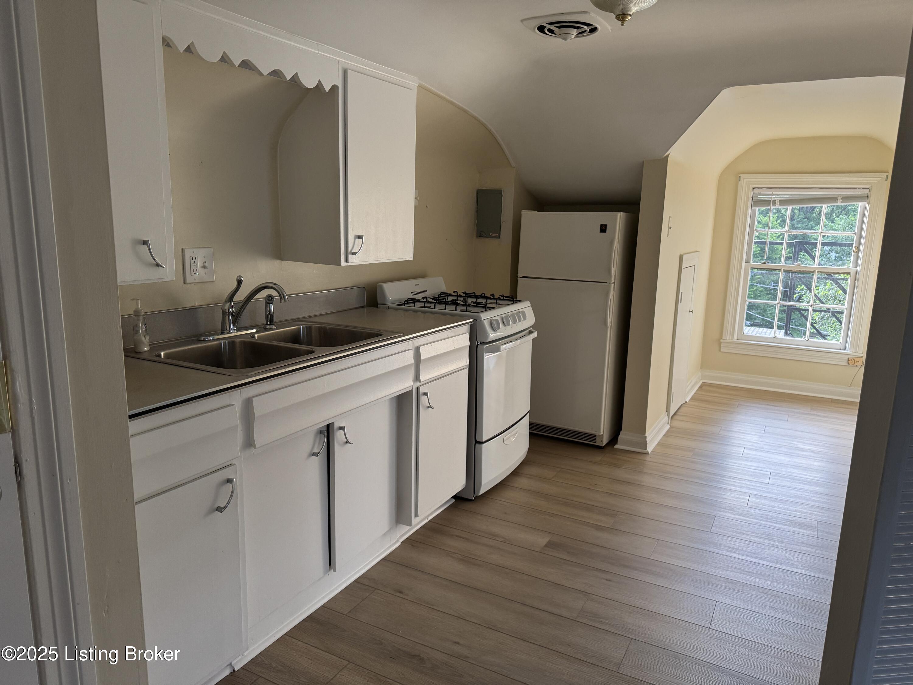 1327 Hepburn Ave Property Photo 17