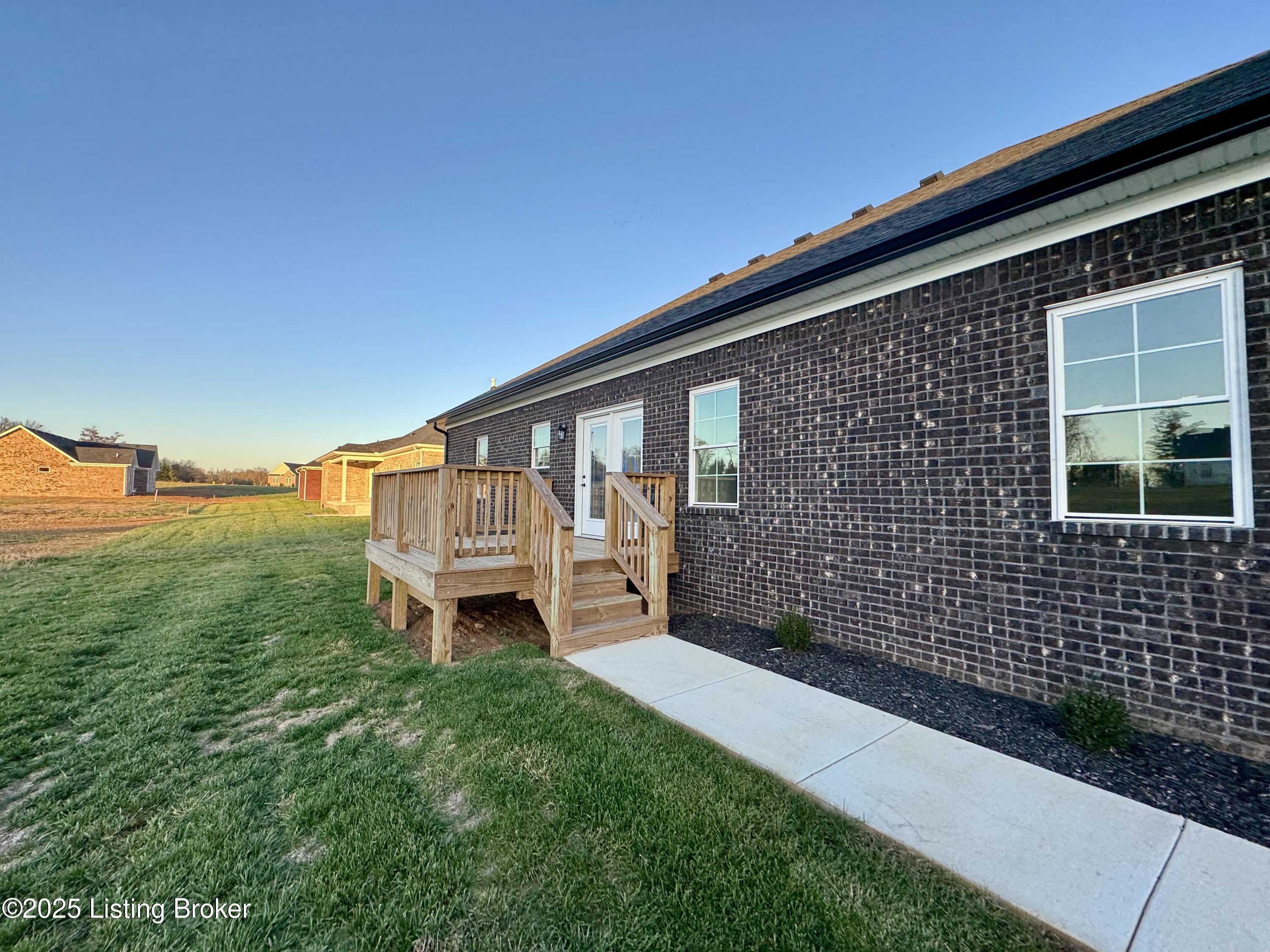 405 Palmetto Way Property Photo 4