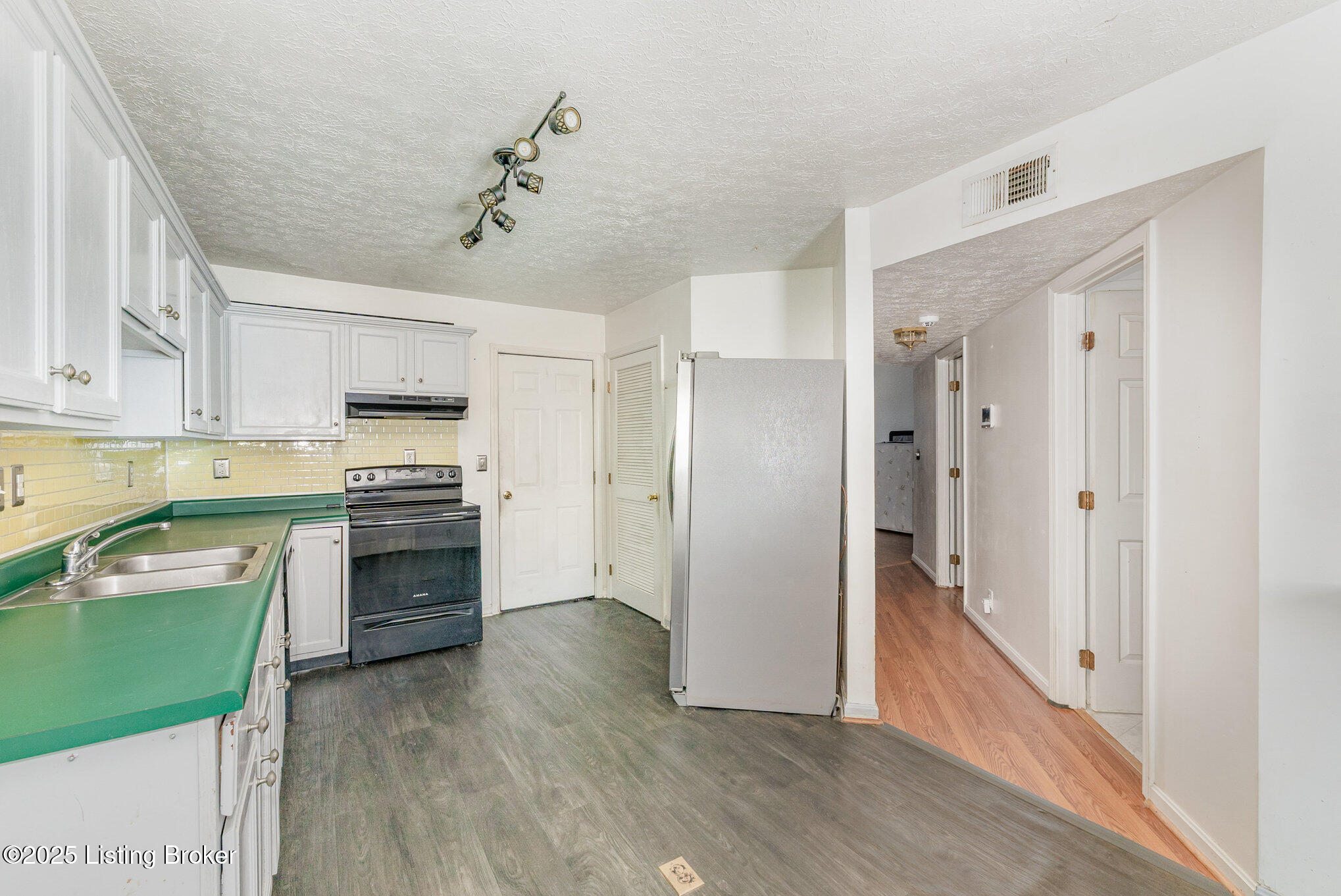 4908 Flushing Way Property Photo 9