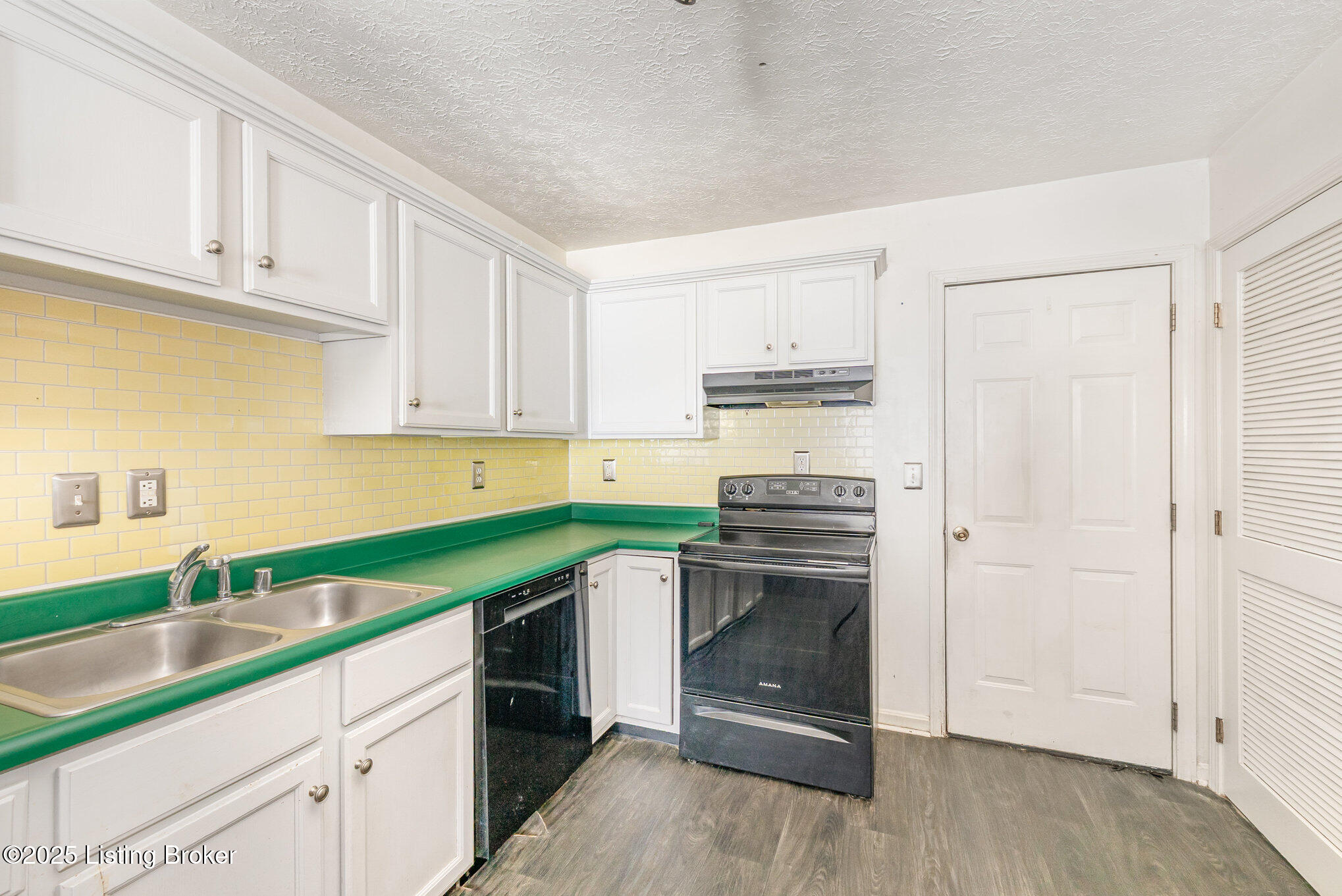 4908 Flushing Way Property Photo 10