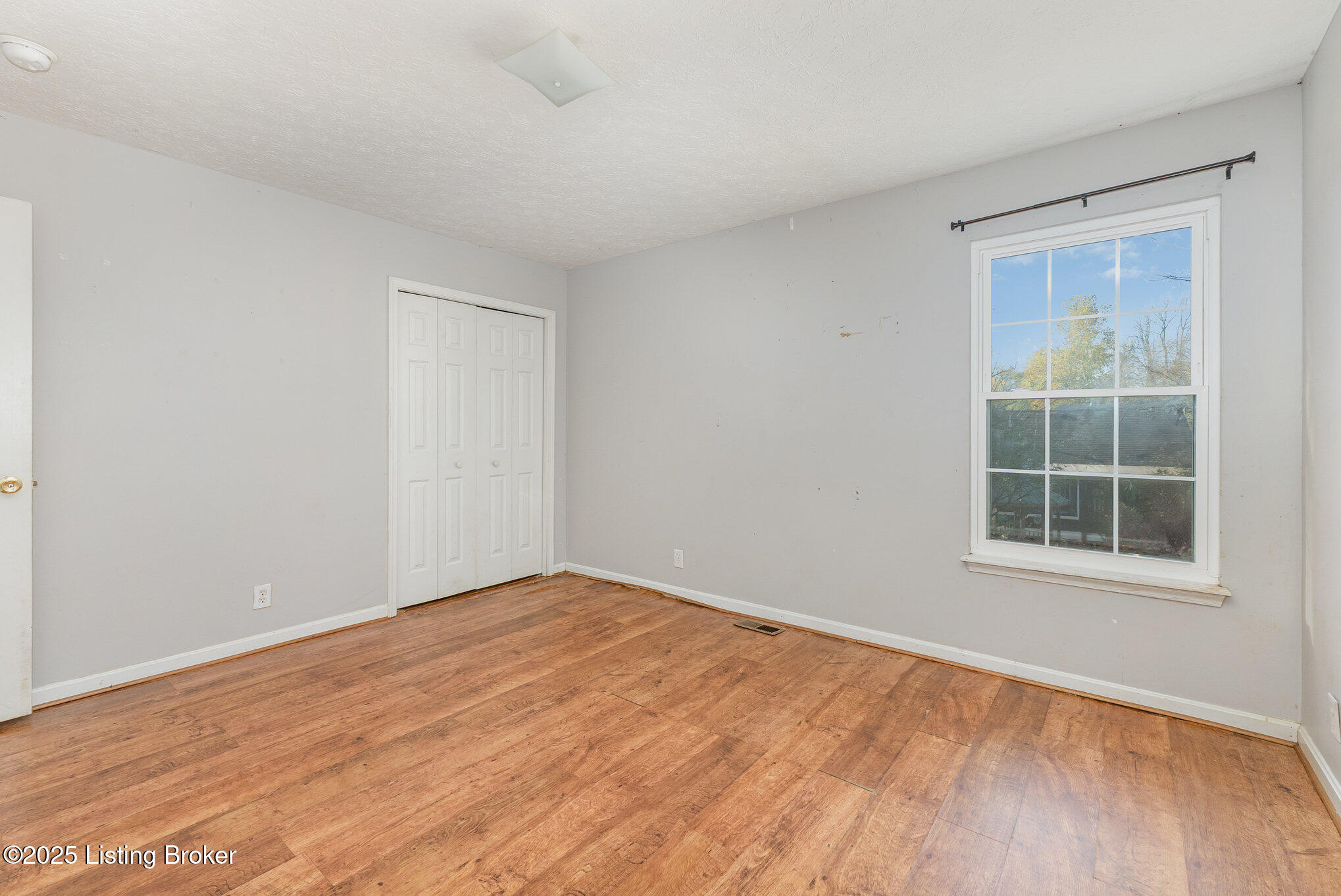 4908 Flushing Way Property Photo 14