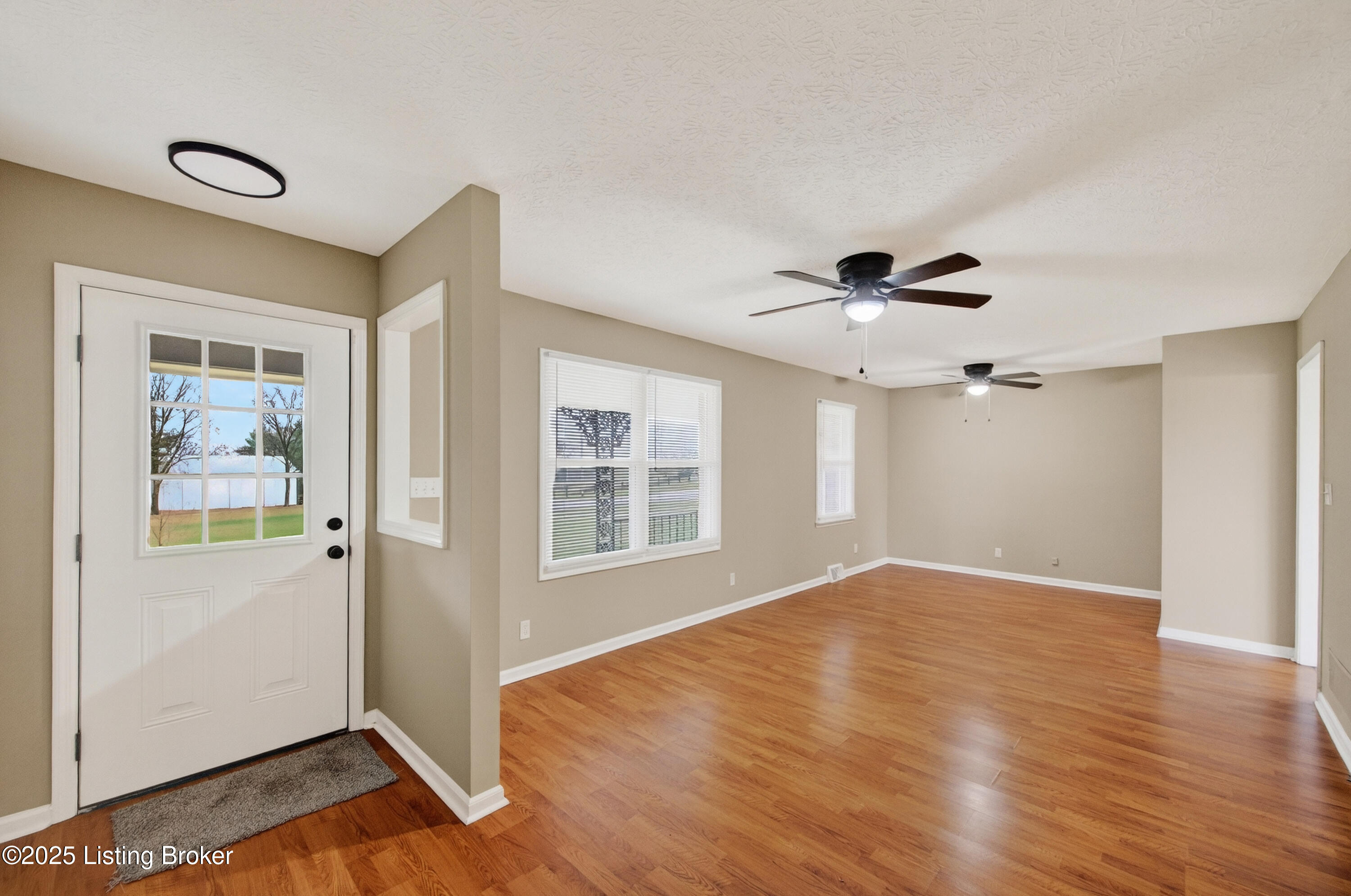 6425 Elmburg Rd Property Photo 2