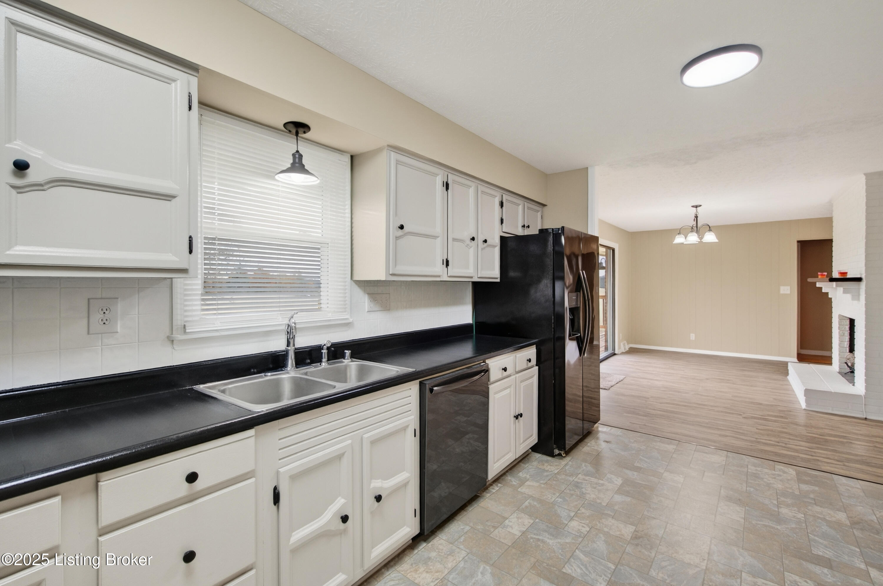 6425 Elmburg Rd Property Photo 3