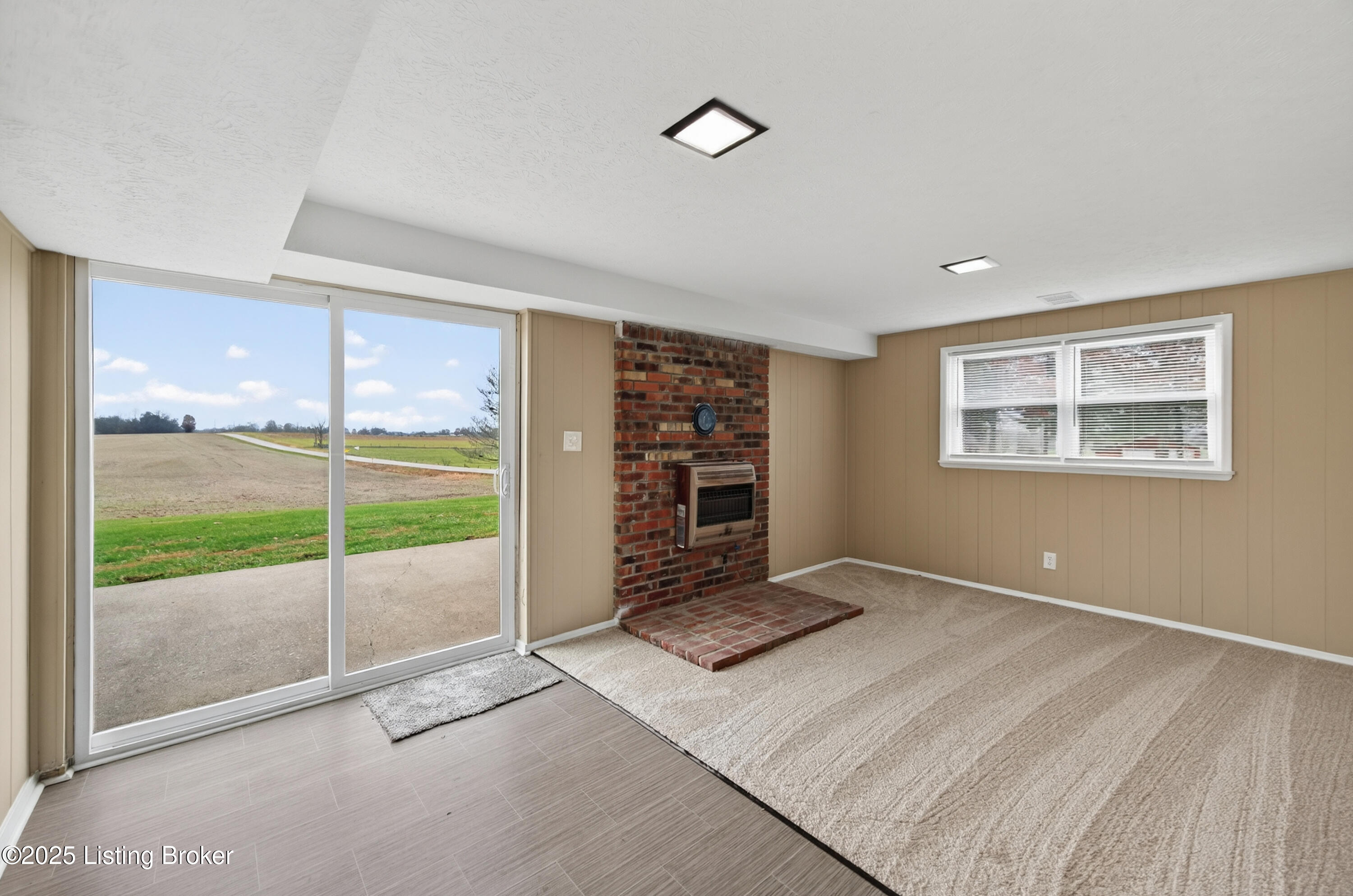 6425 Elmburg Rd Property Photo 4