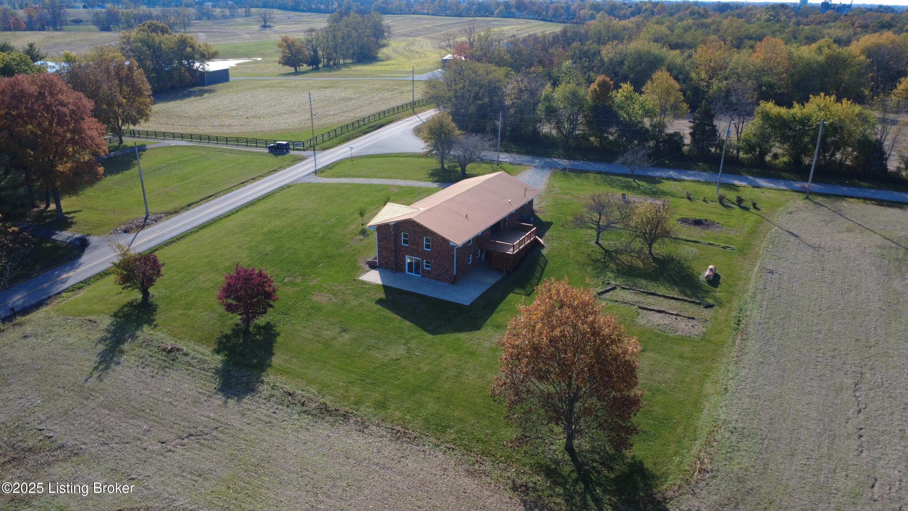6425 Elmburg Rd Property Photo 7