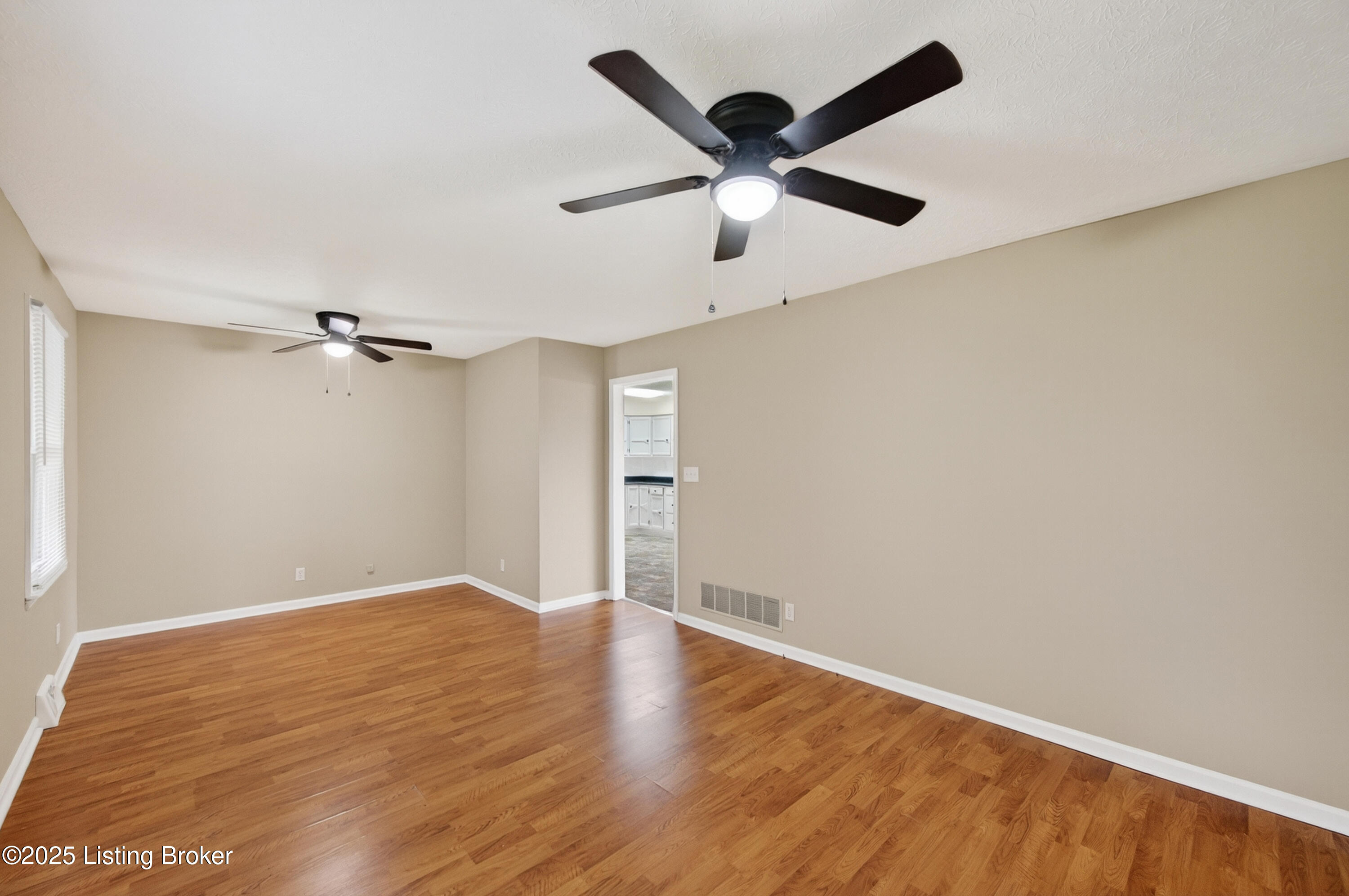 6425 Elmburg Rd Property Photo 14