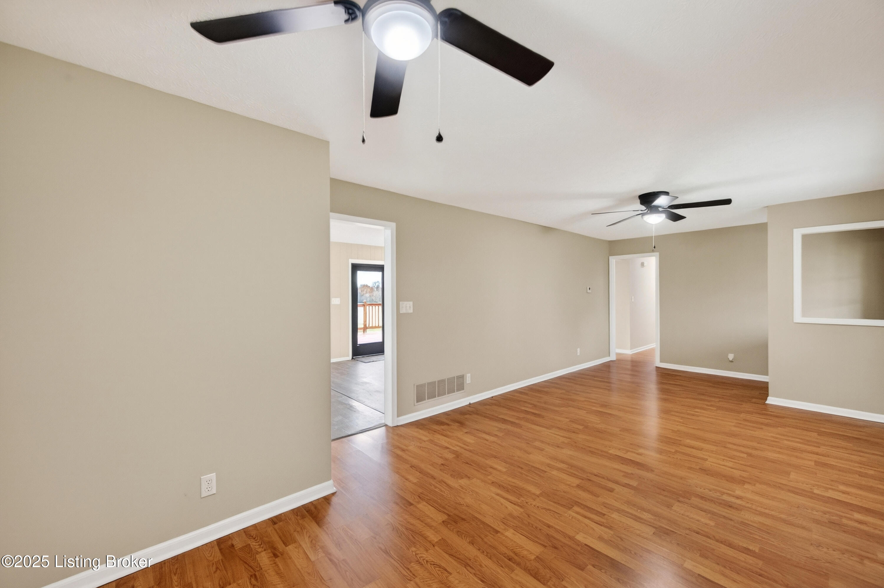 6425 Elmburg Rd Property Photo 15