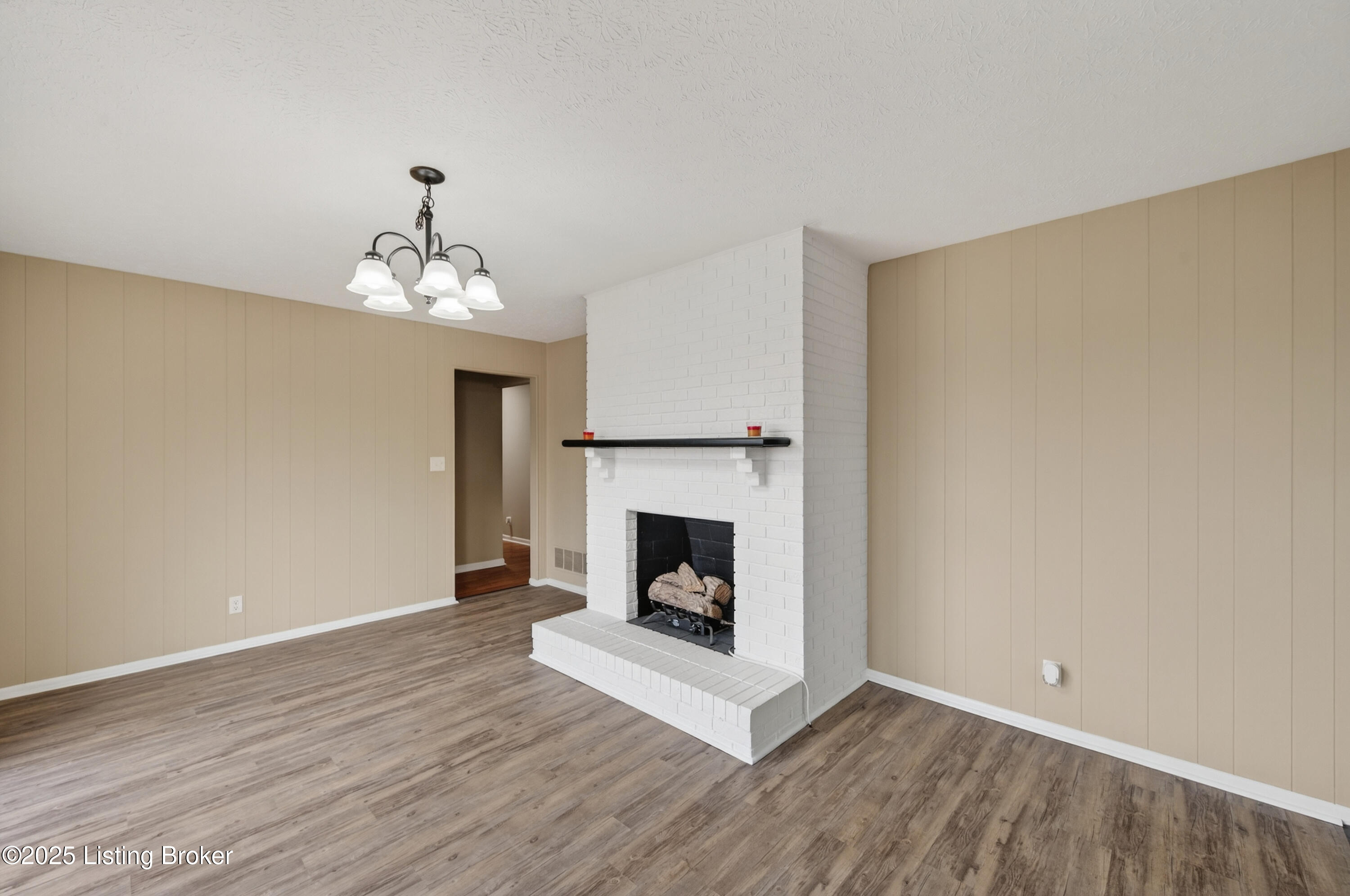 6425 Elmburg Rd Property Photo 20