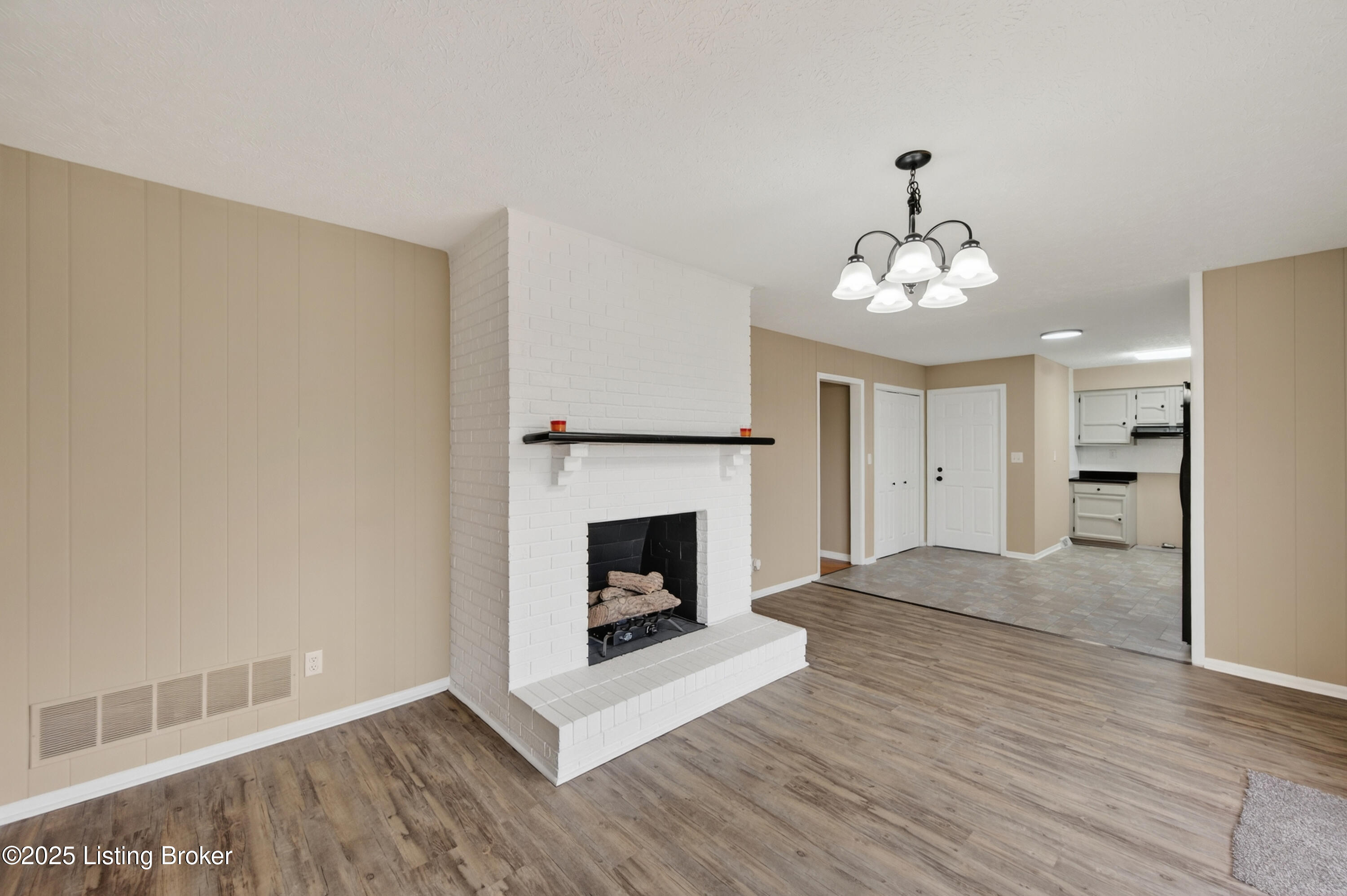 6425 Elmburg Rd Property Photo 21
