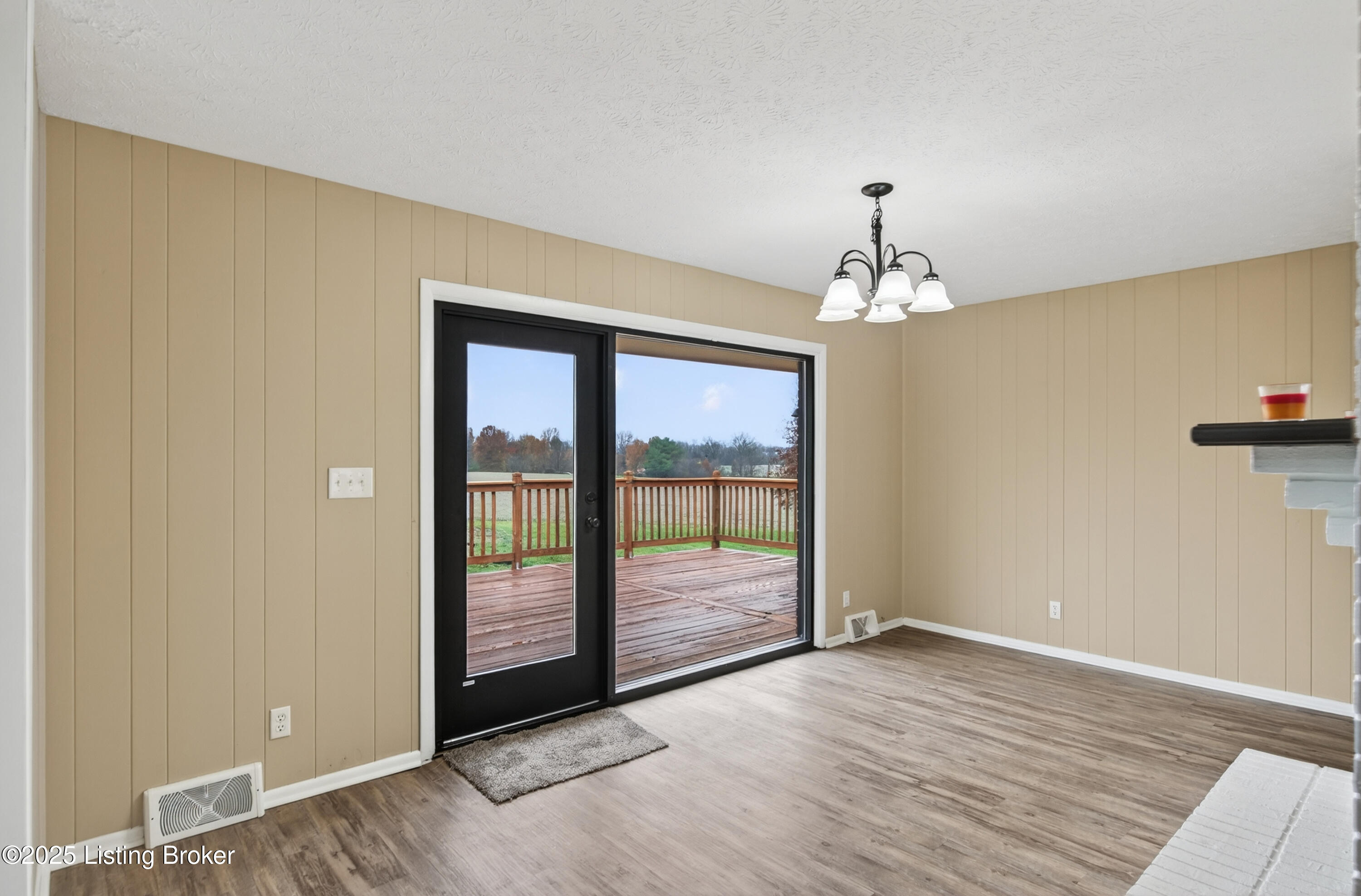 6425 Elmburg Rd Property Photo 22