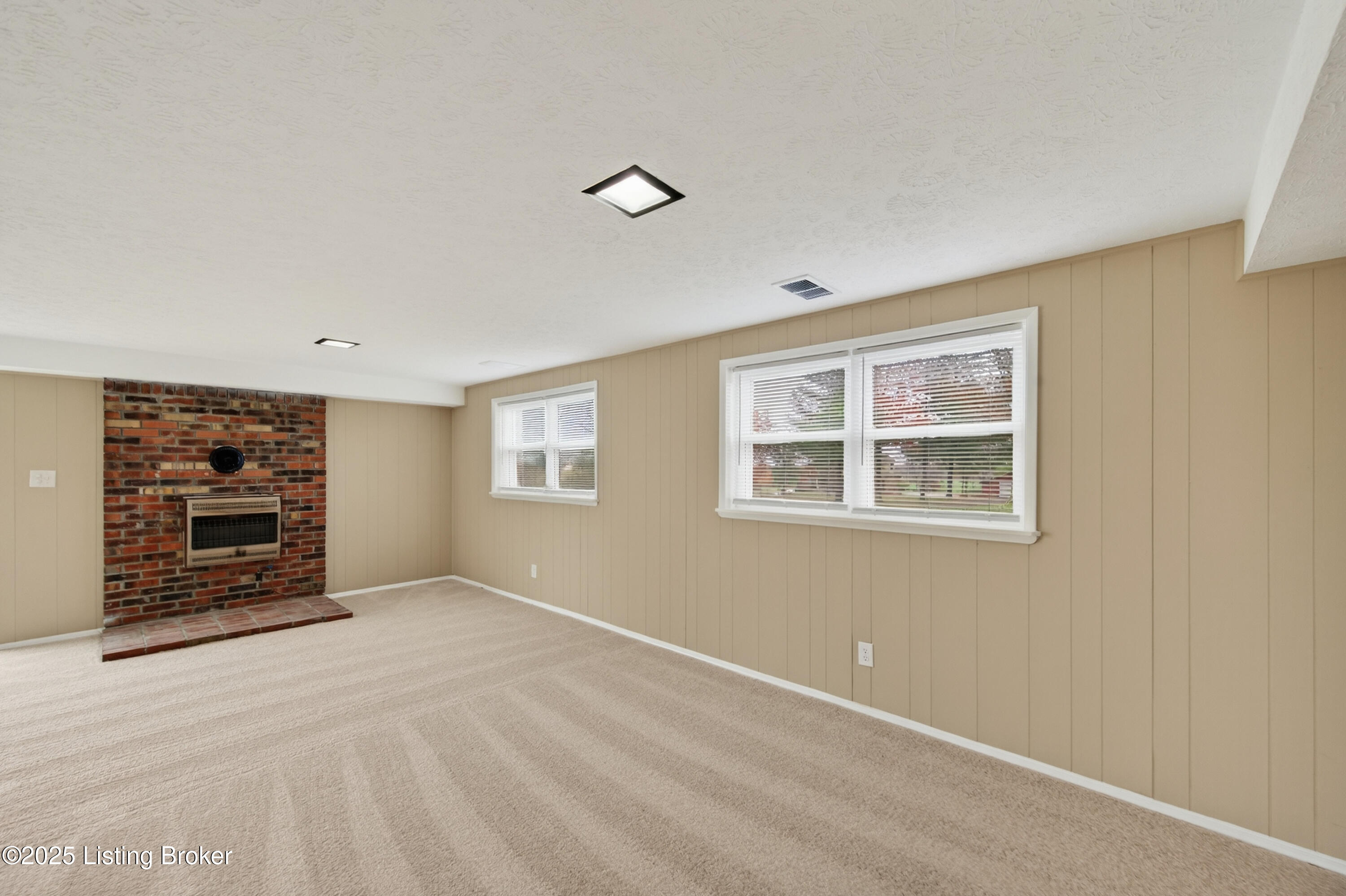 6425 Elmburg Rd Property Photo 37