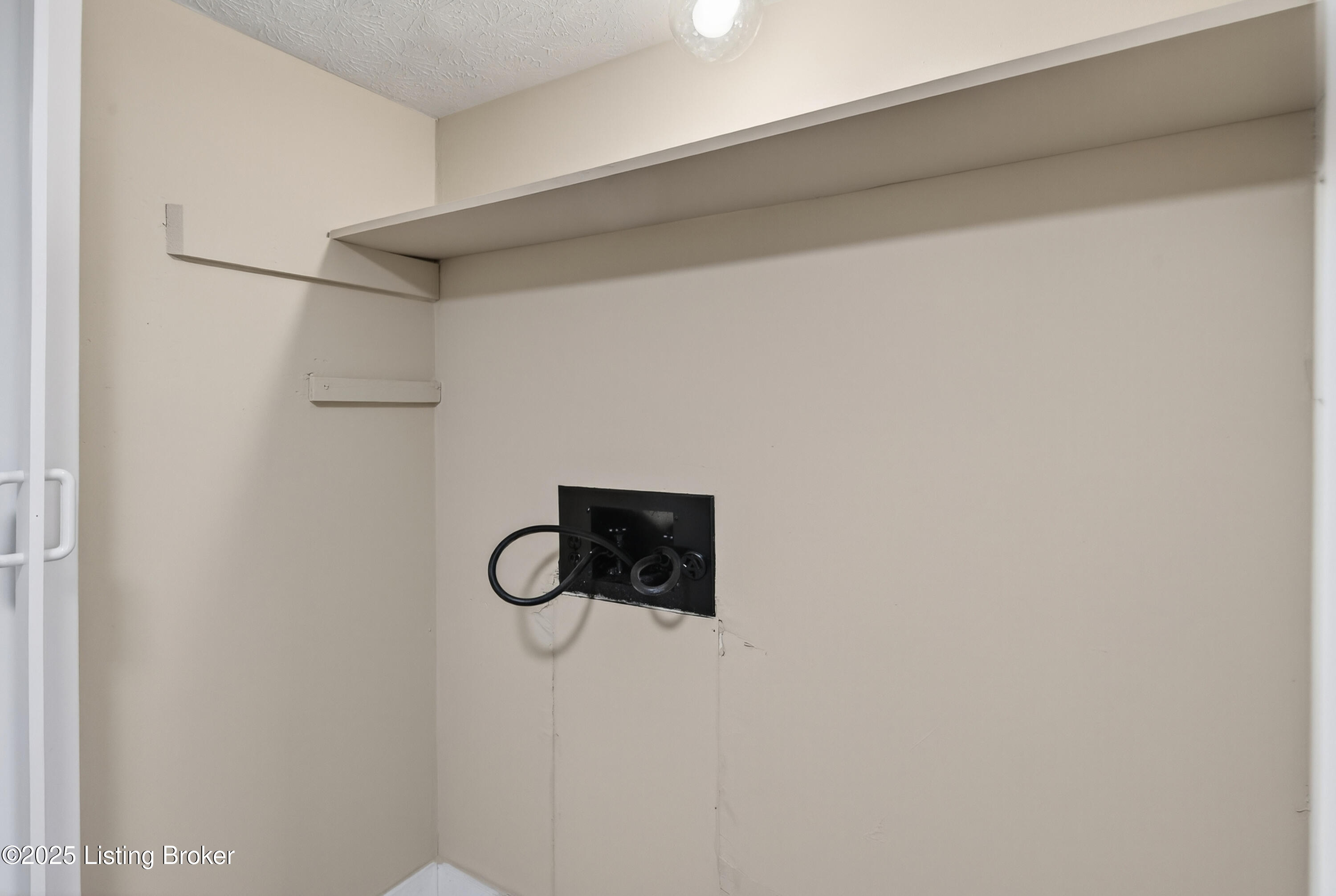 6425 Elmburg Rd Property Photo 43
