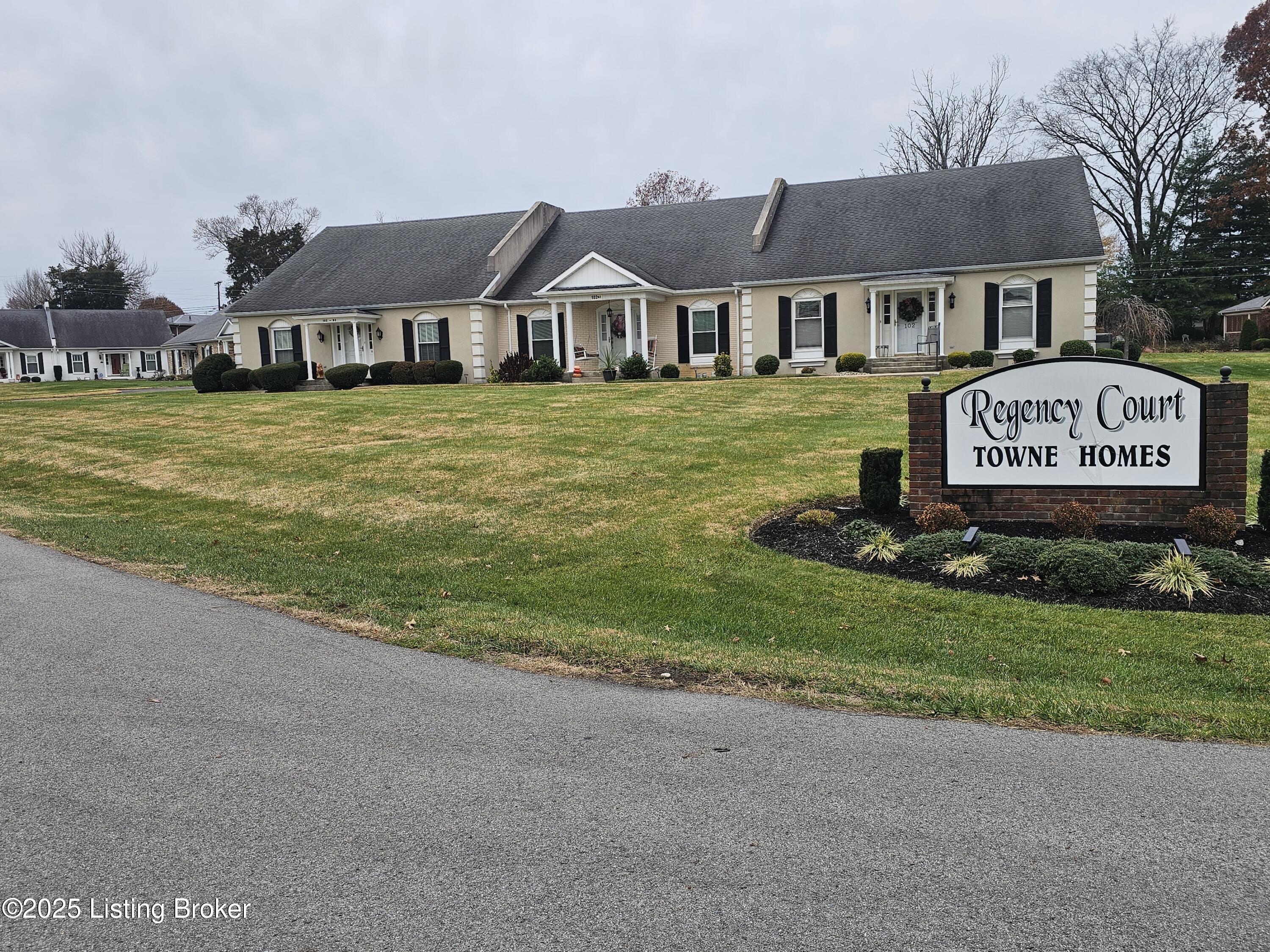 102 Regency Ct B-3 Property Photo 2