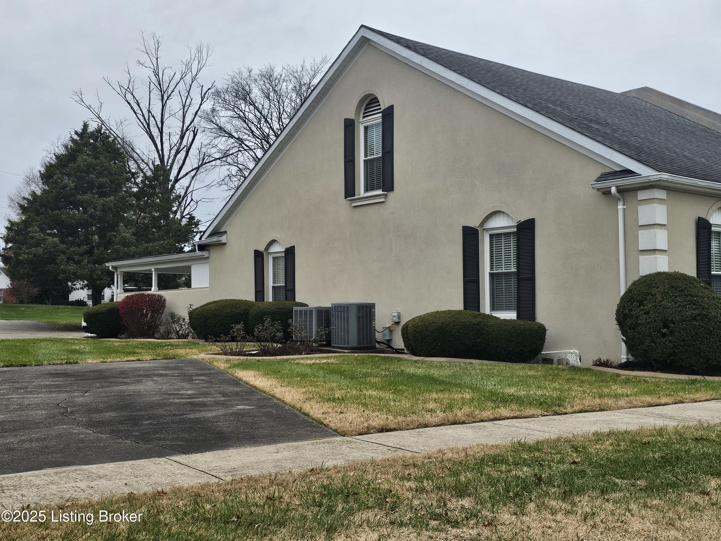 102 Regency Ct B-3 Property Photo 3