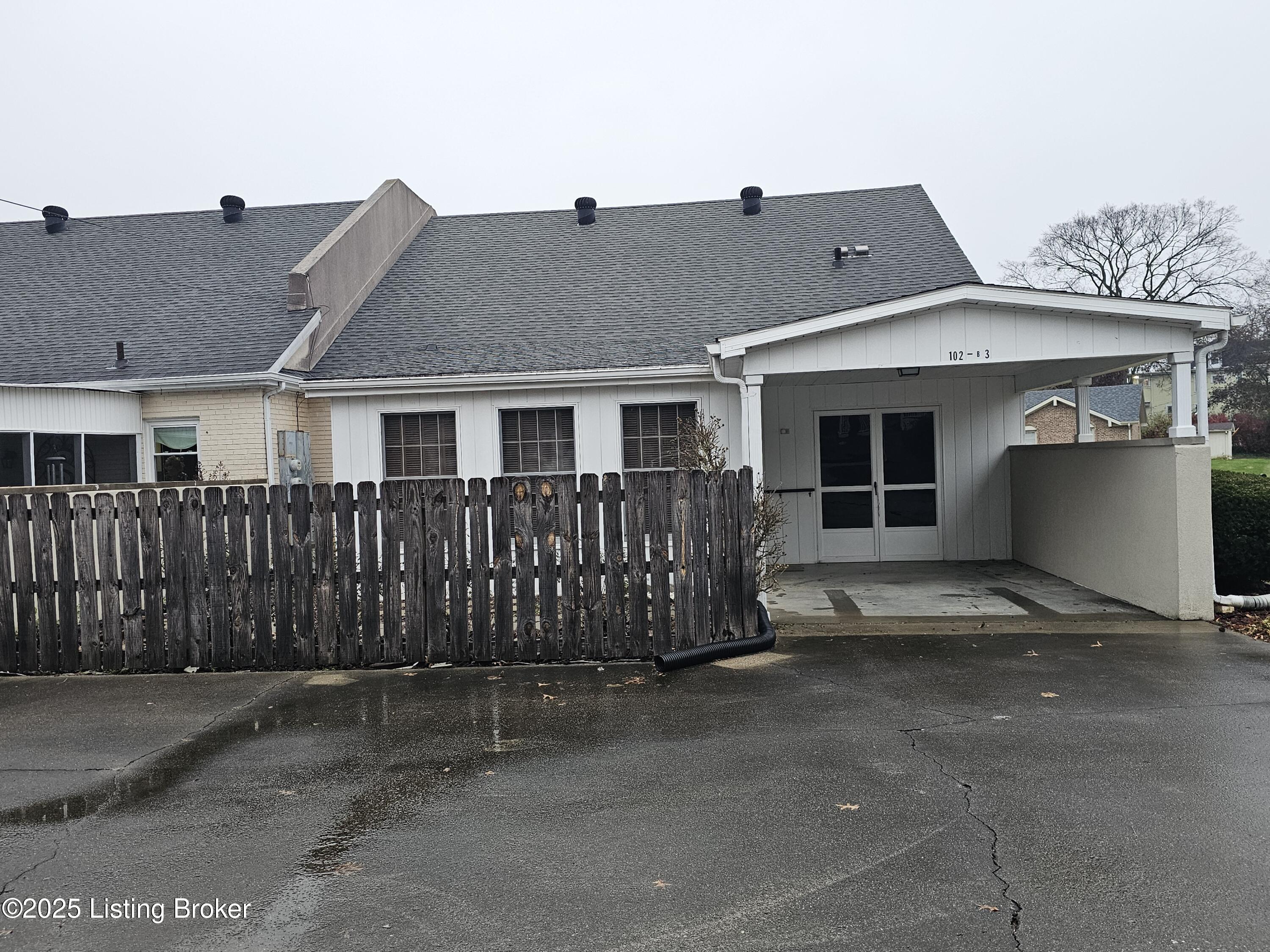 102 Regency Ct B-3 Property Photo 4