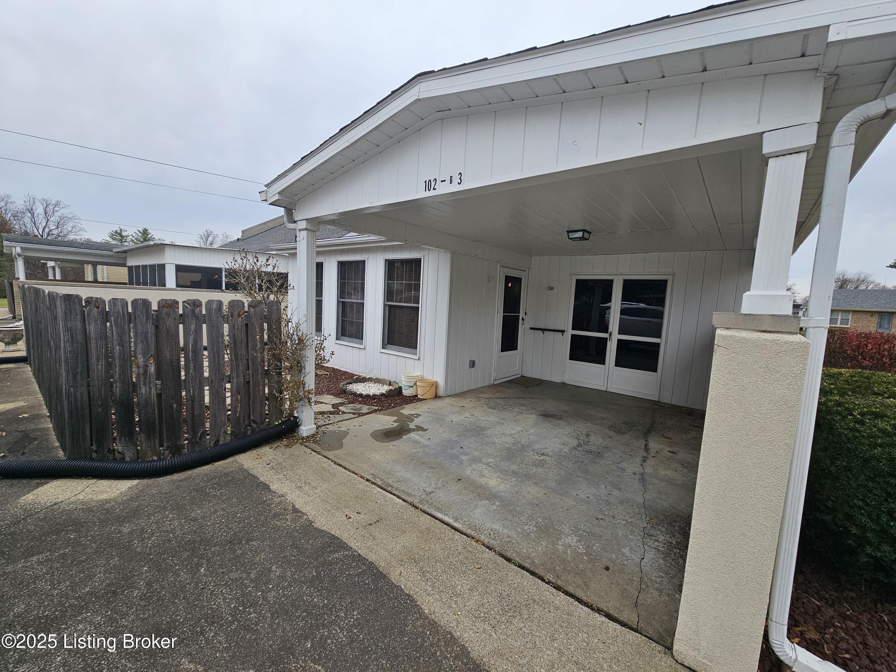 102 Regency Ct B-3 Property Photo 6