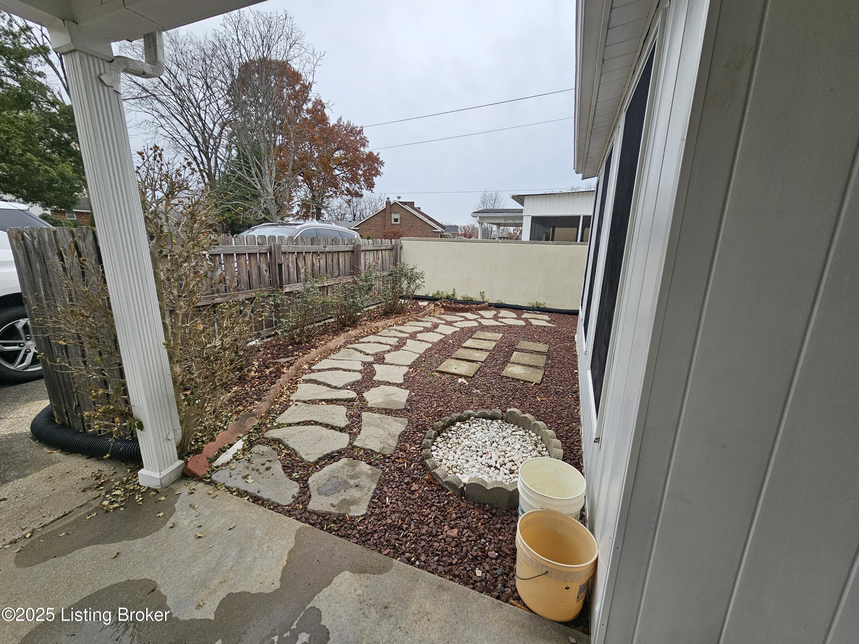 102 Regency Ct B-3 Property Photo 7