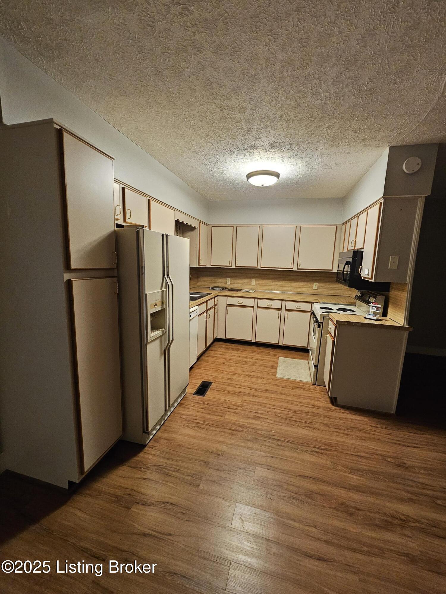 102 Regency Ct B-3 Property Photo 13