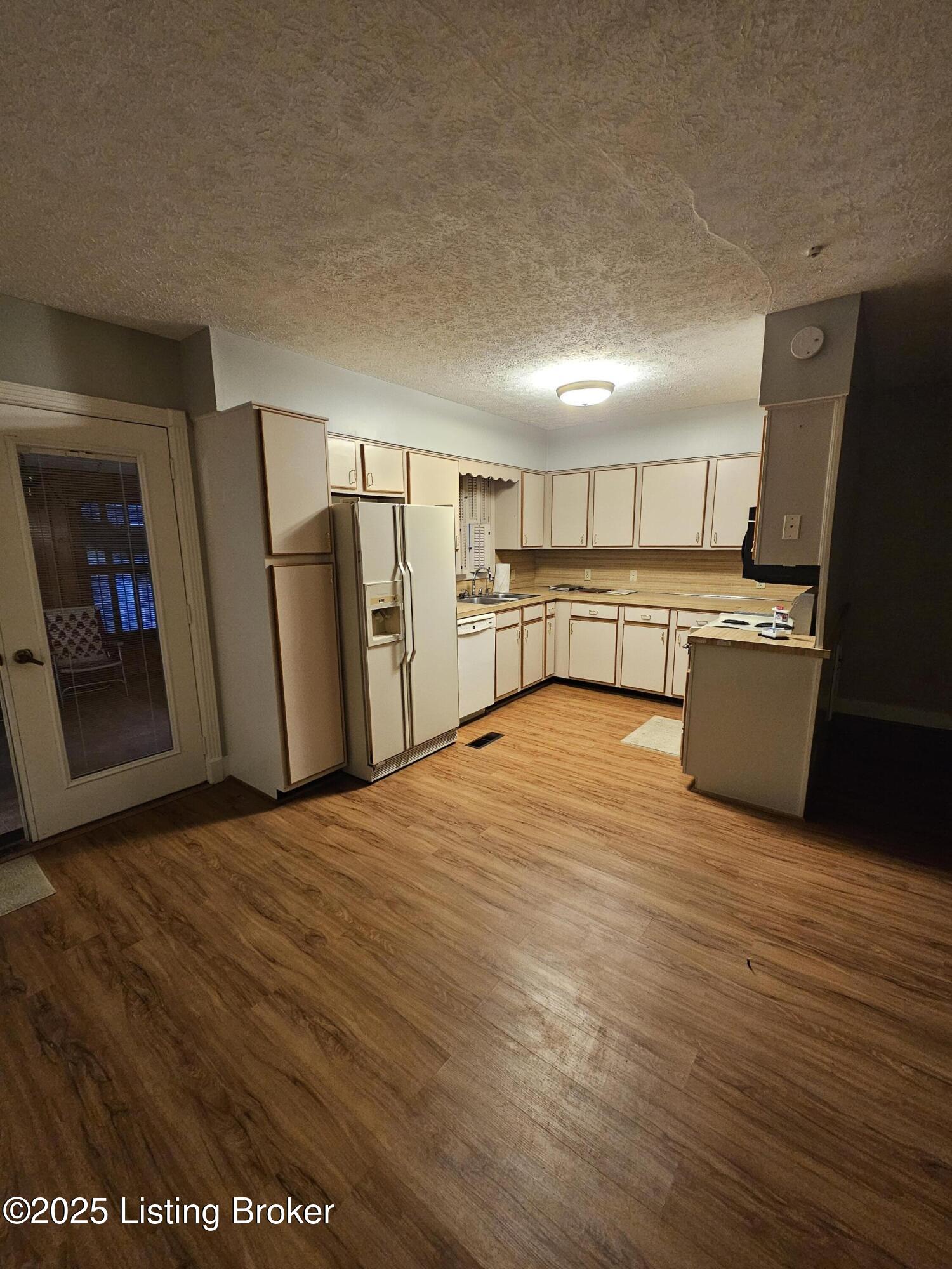102 Regency Ct B-3 Property Photo 14