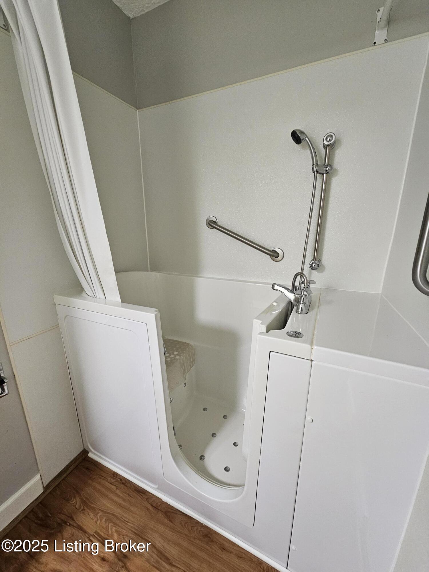 102 Regency Ct B-3 Property Photo 19