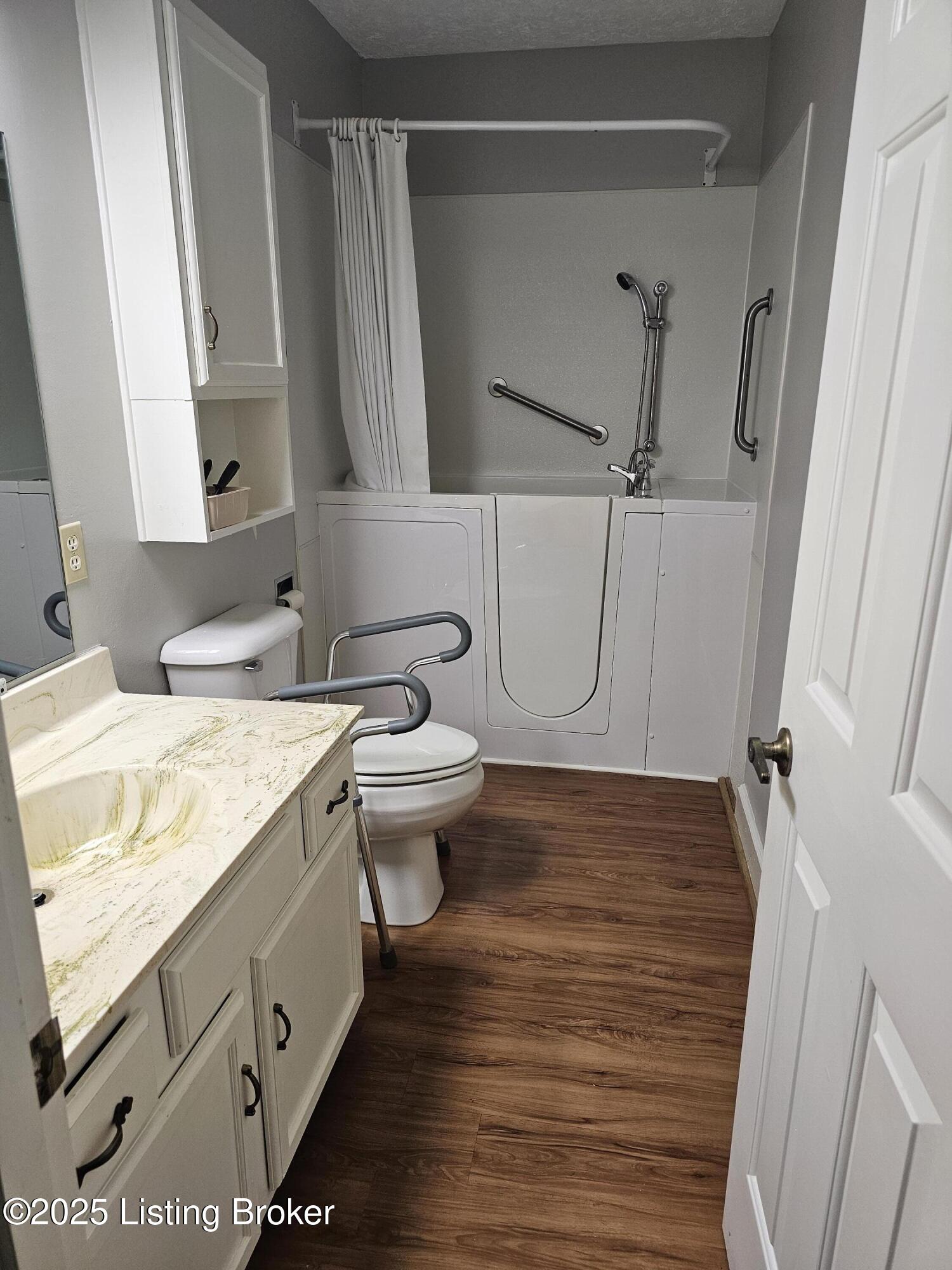 102 Regency Ct B-3 Property Photo 21
