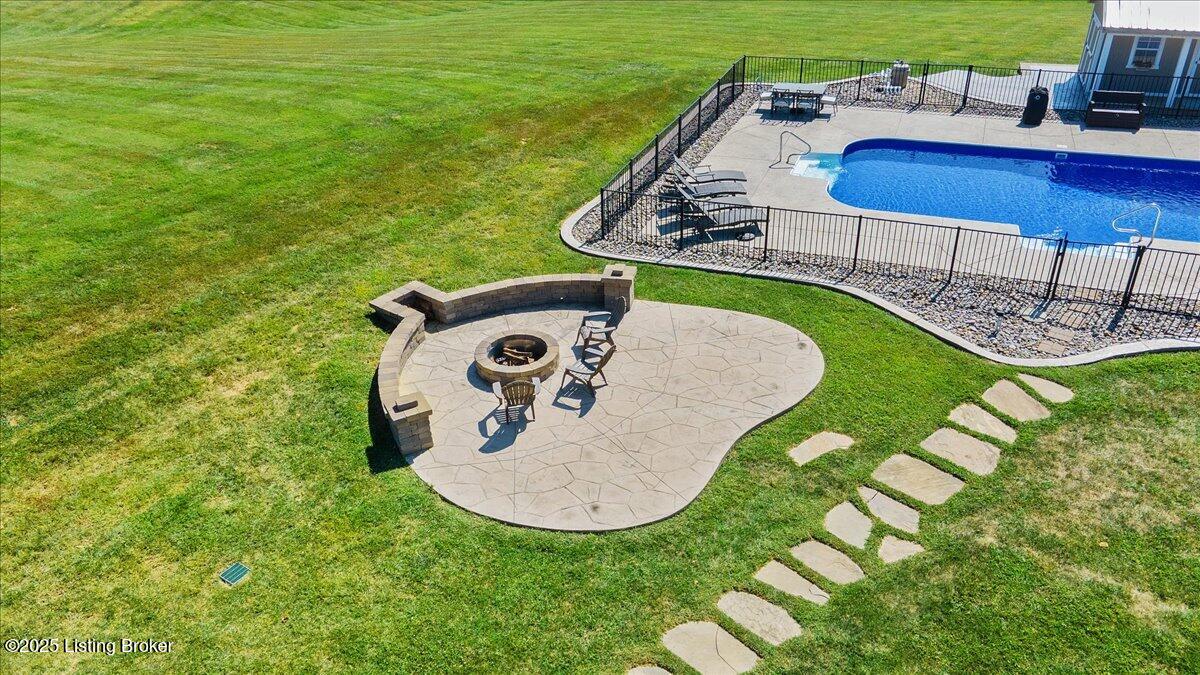 17004 Persimmon Wood Trail Property Photo 10
