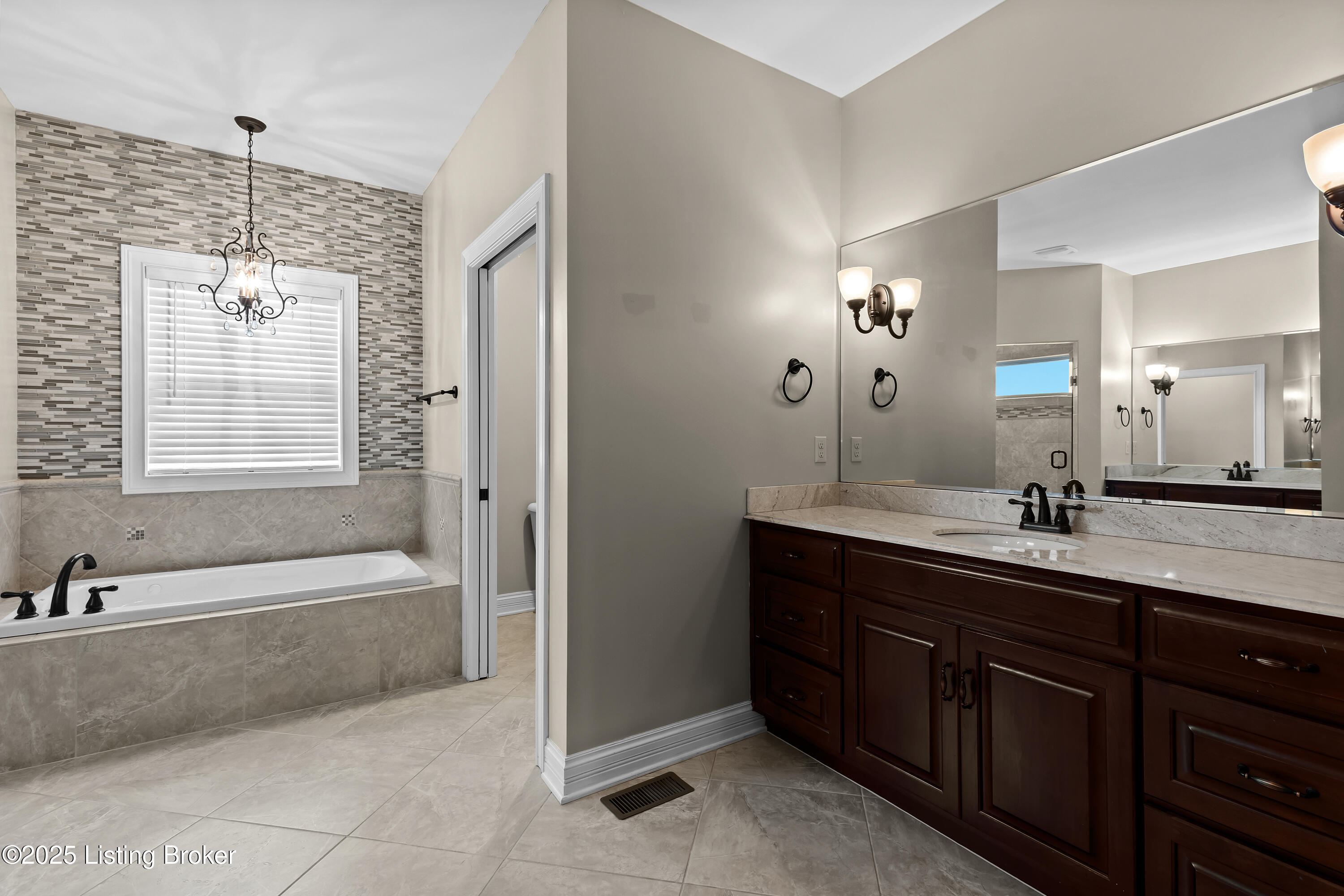 17004 Persimmon Wood Trail Property Photo 44