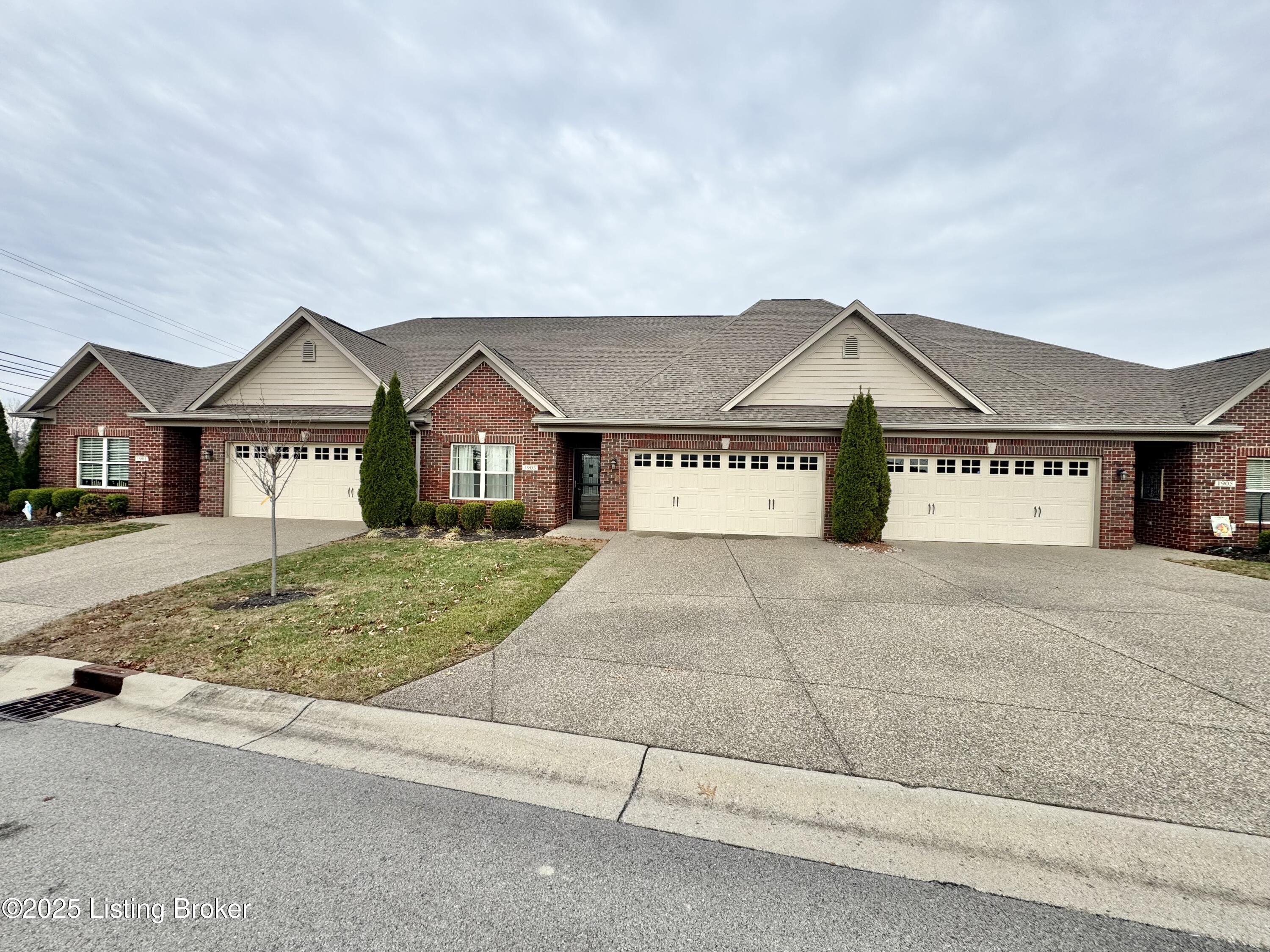 1903 Eagles Landing Dr Property Photo 3
