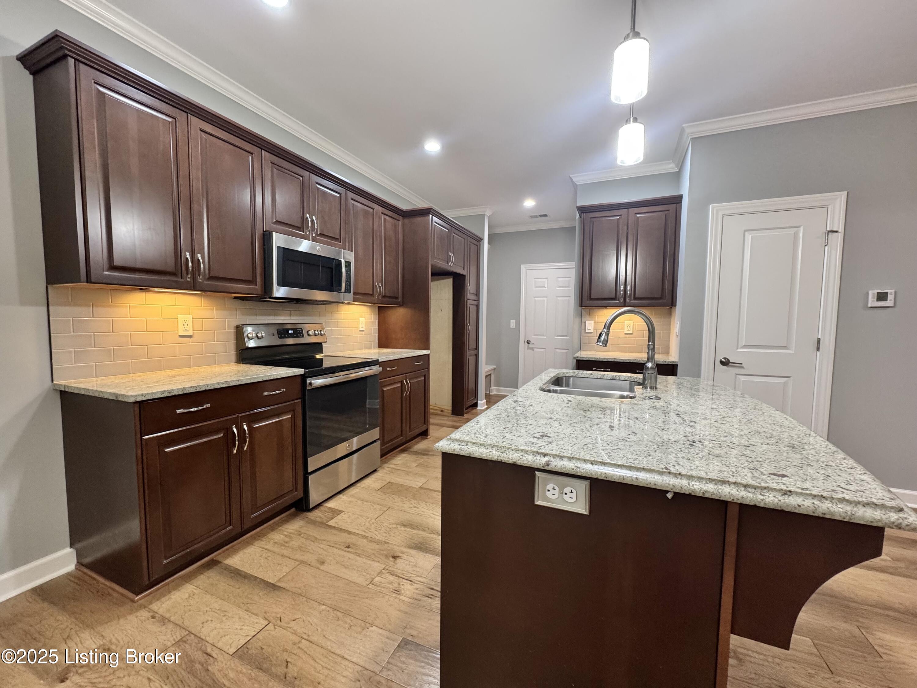 1903 Eagles Landing Dr Property Photo 7