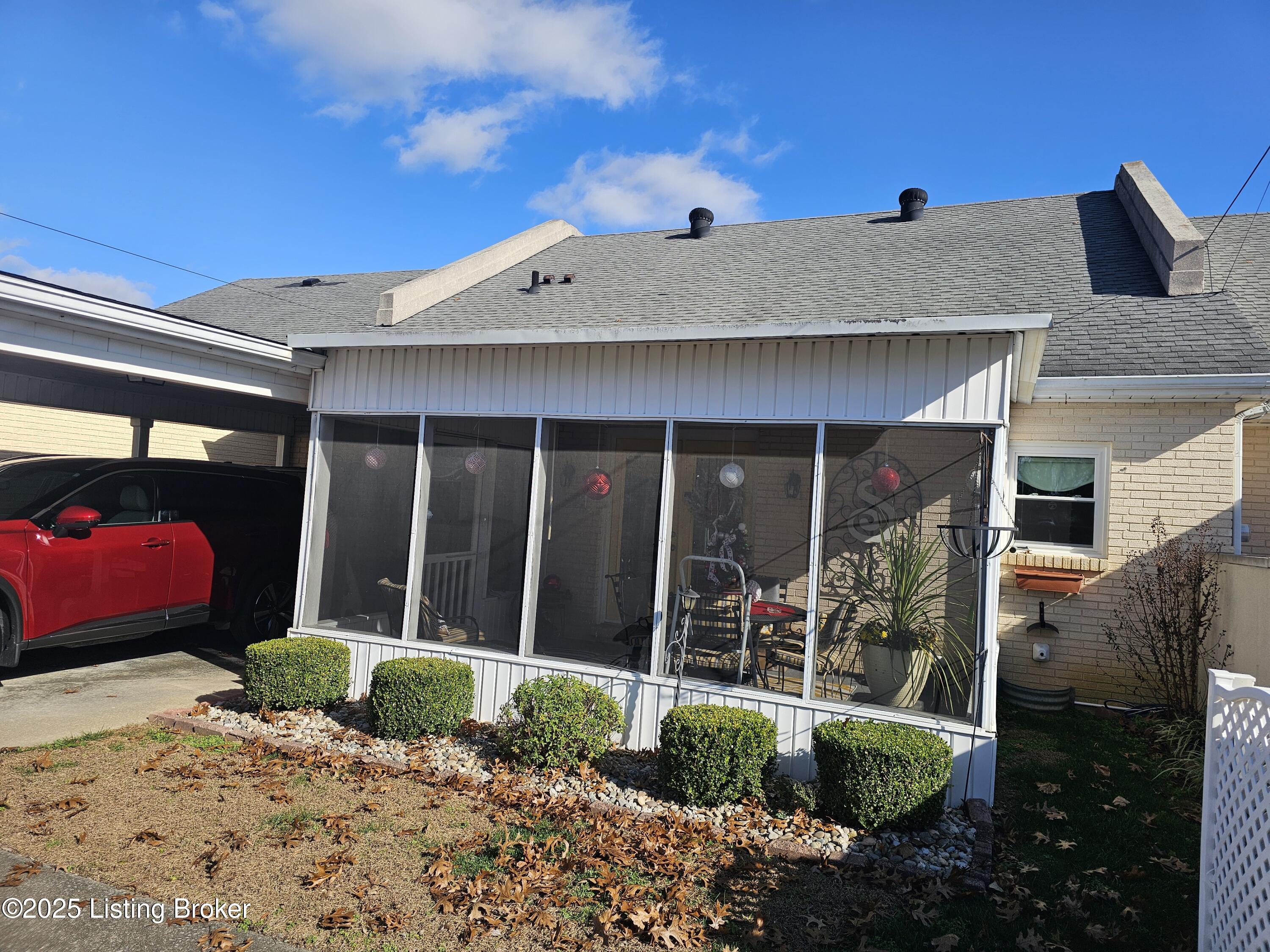 102 Regency Ct B-2 Property Photo 2