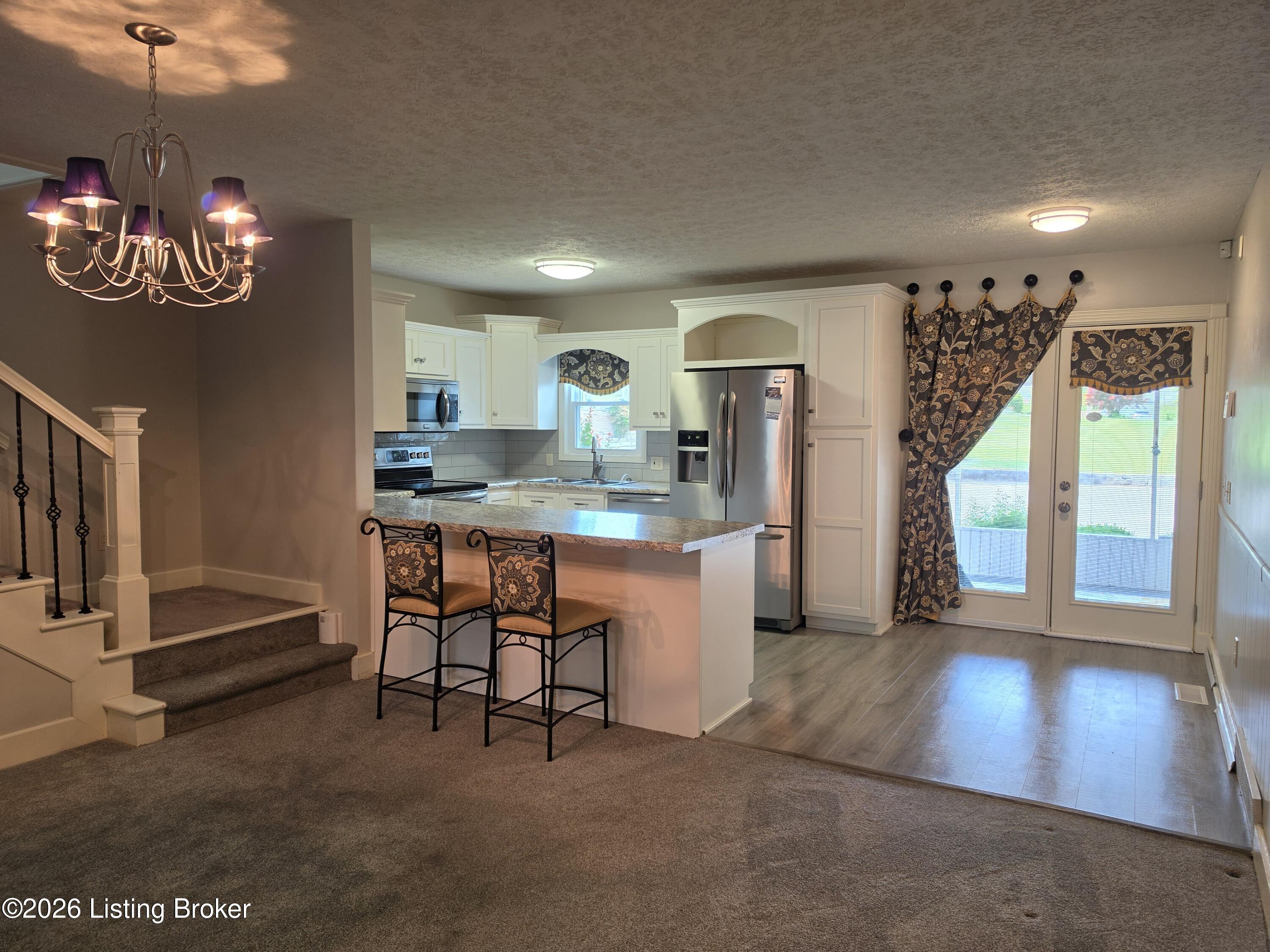 102 Regency Ct B-2 Property Photo 3