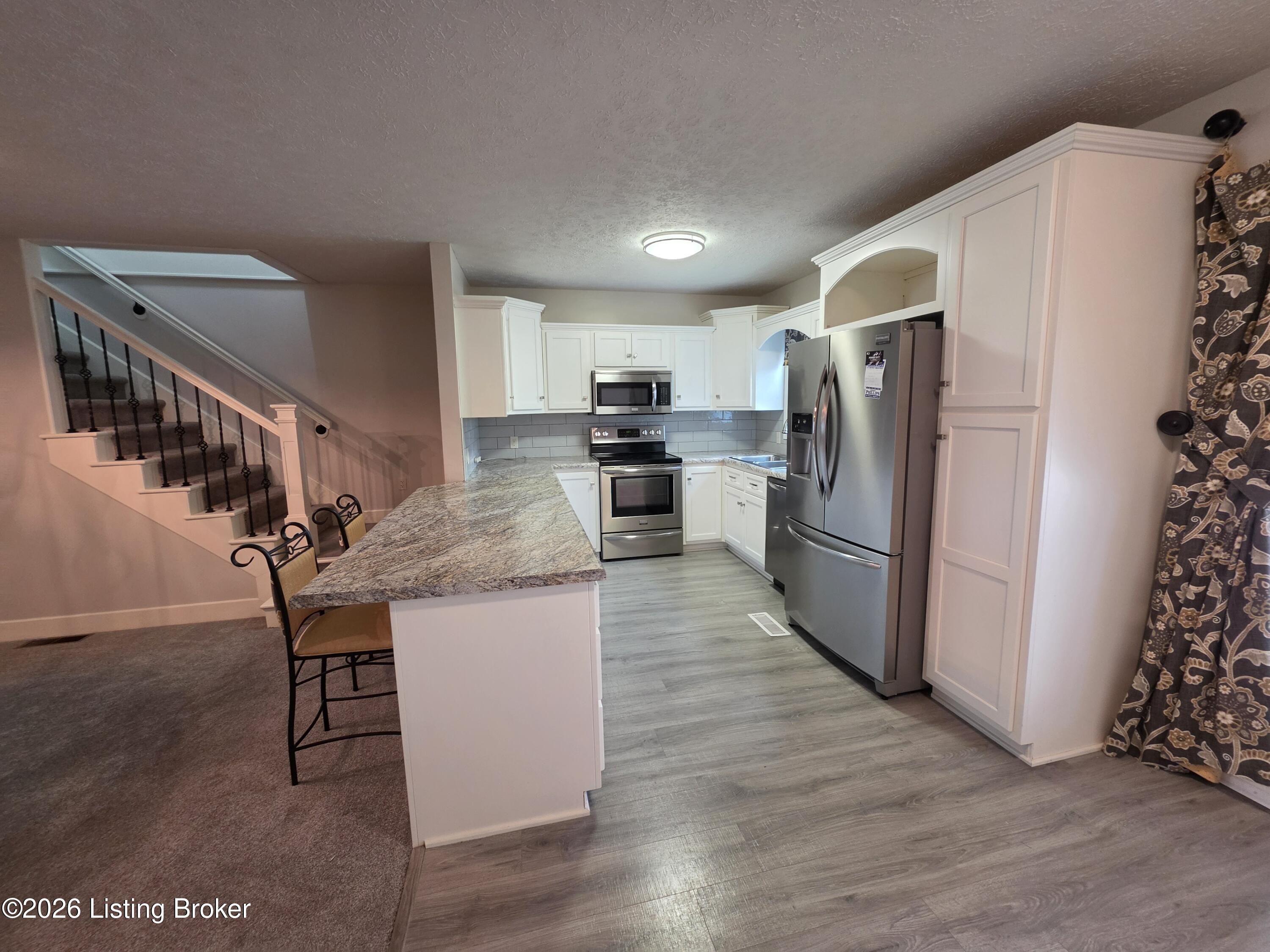 102 Regency Ct B-2 Property Photo 5