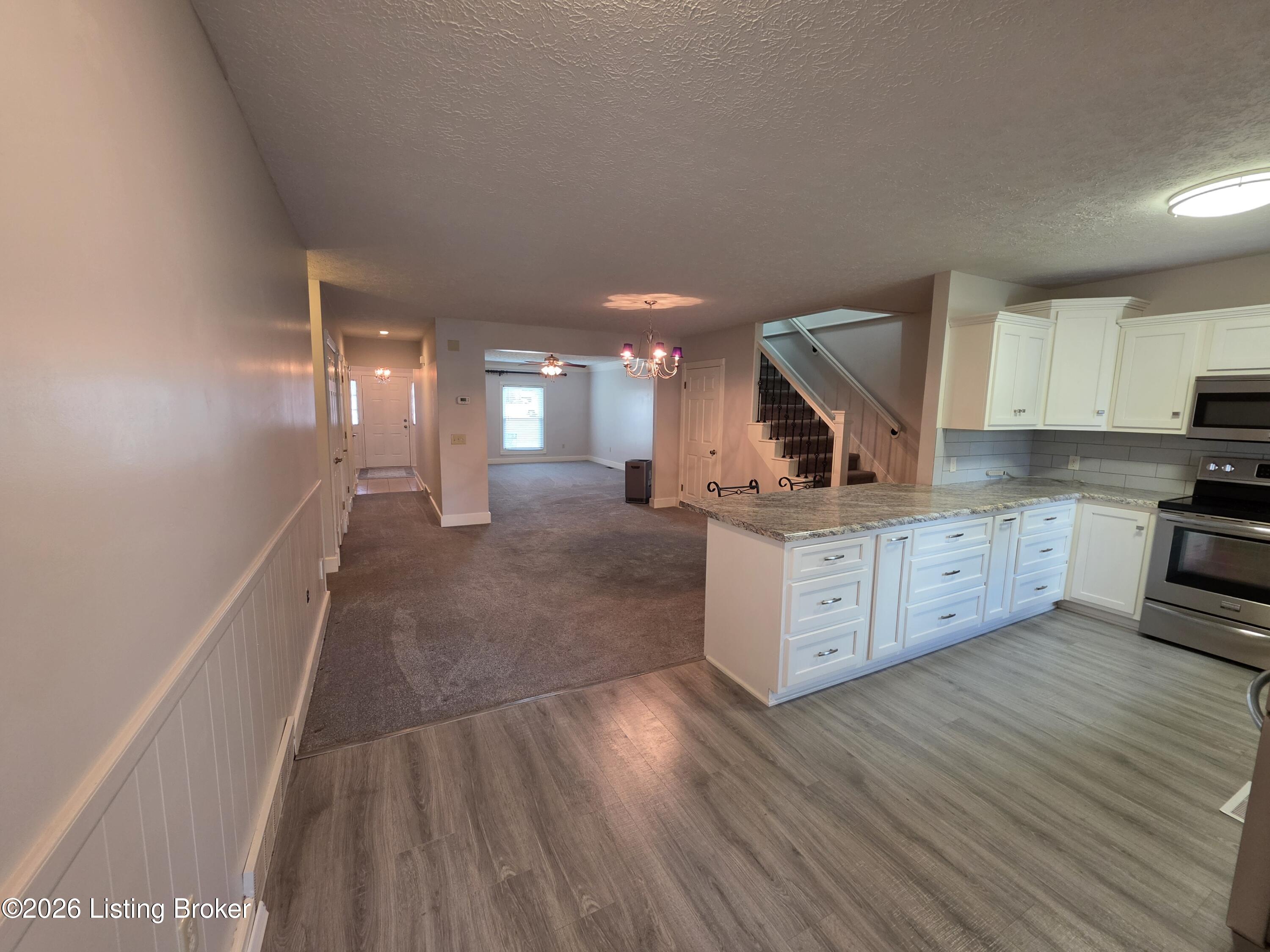 102 Regency Ct B-2 Property Photo 6