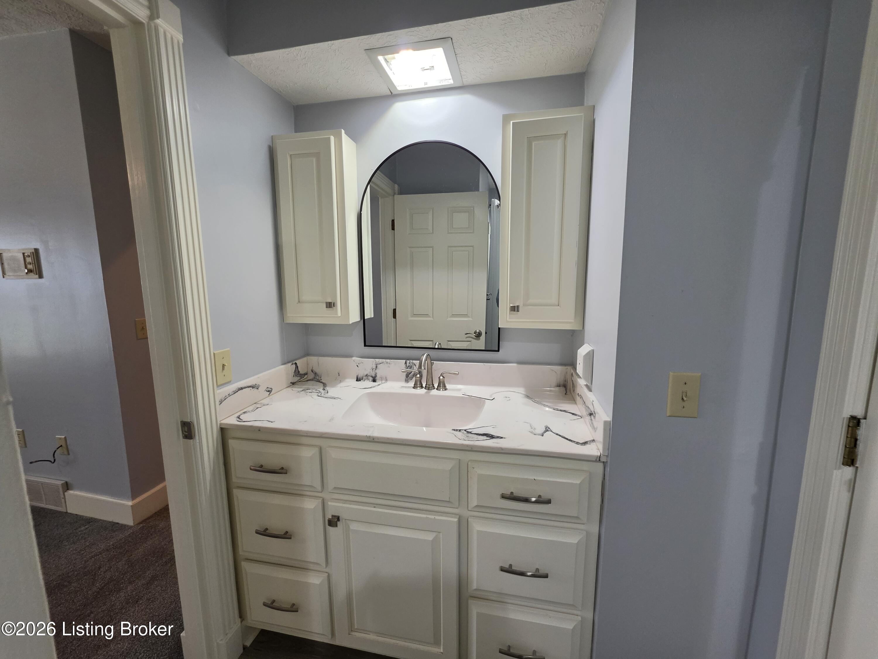102 Regency Ct B-2 Property Photo 19