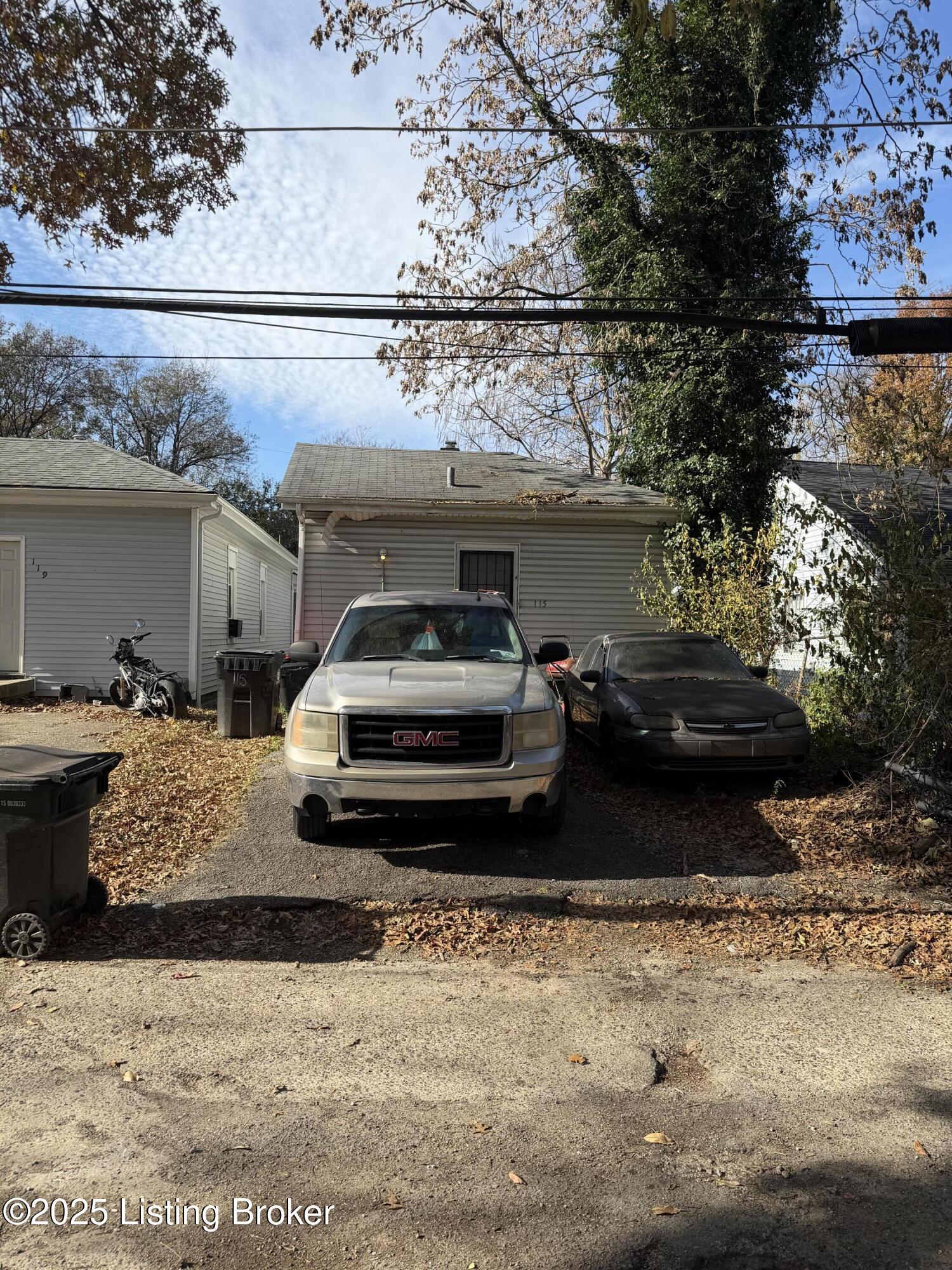 115 Boston Ct Property Photo 2