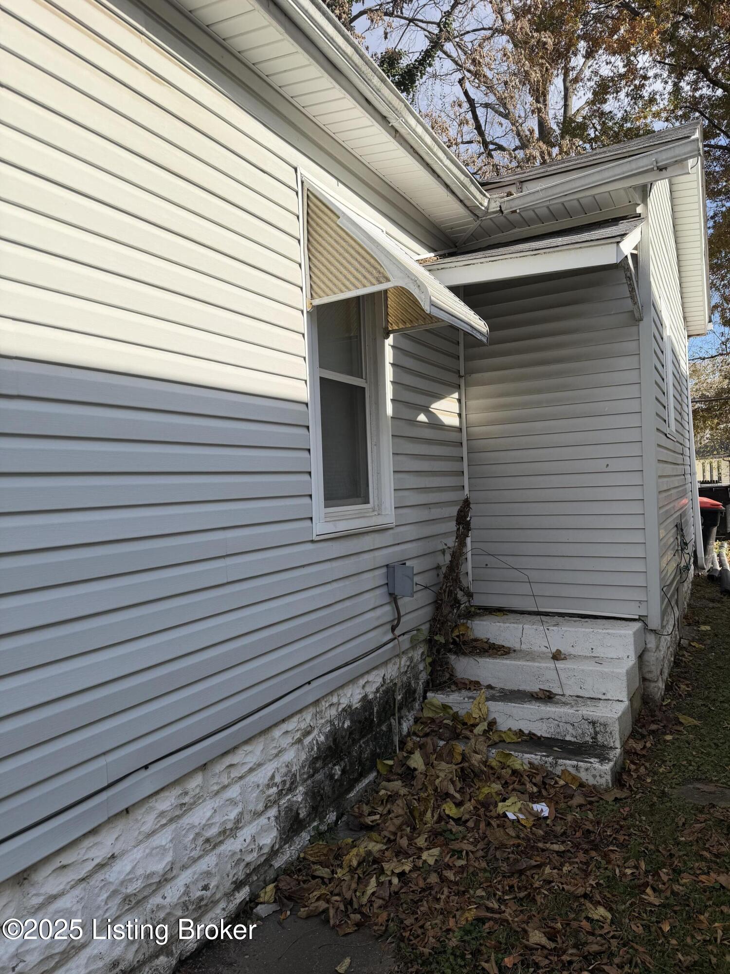 115 Boston Ct Property Photo 3