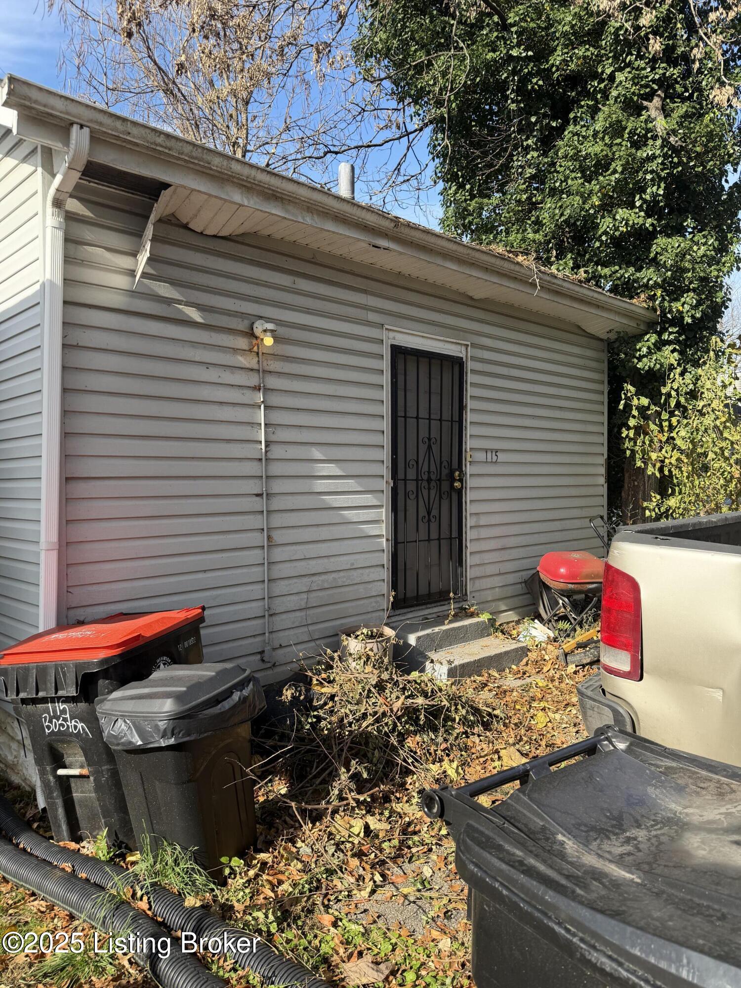 115 Boston Ct Property Photo 4