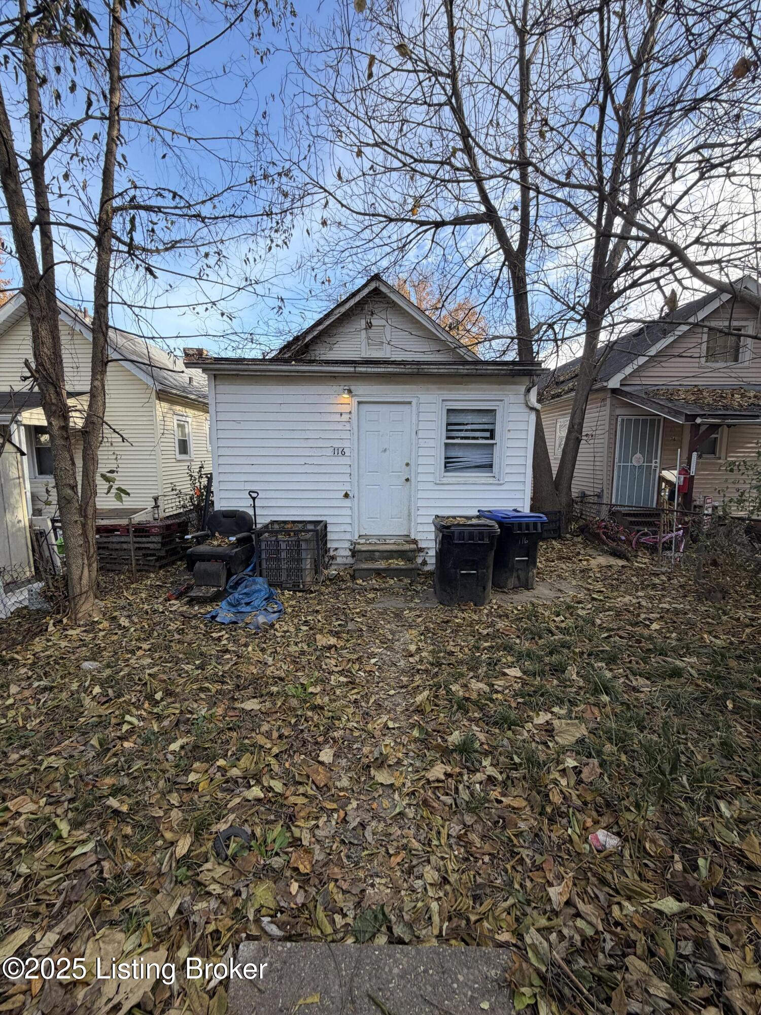 116 Boston Ct Property Photo 2