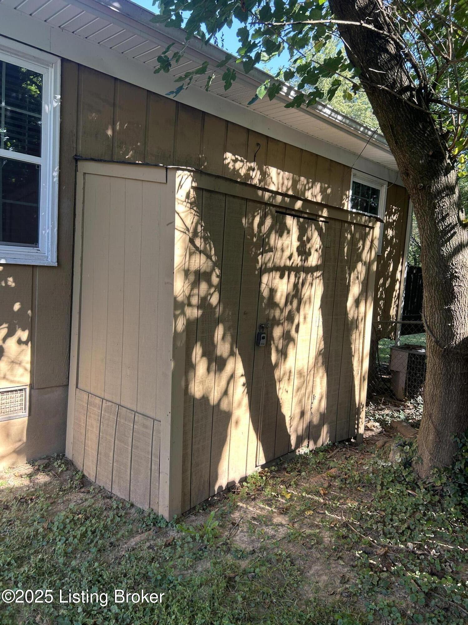 5209 Fisherman Ct Property Photo 2
