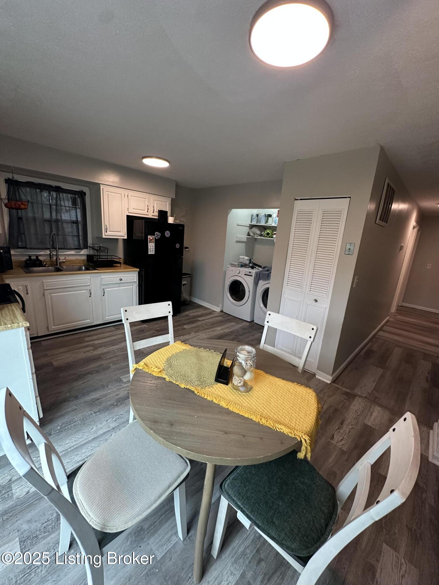 5209 Fisherman Ct Property Photo 6