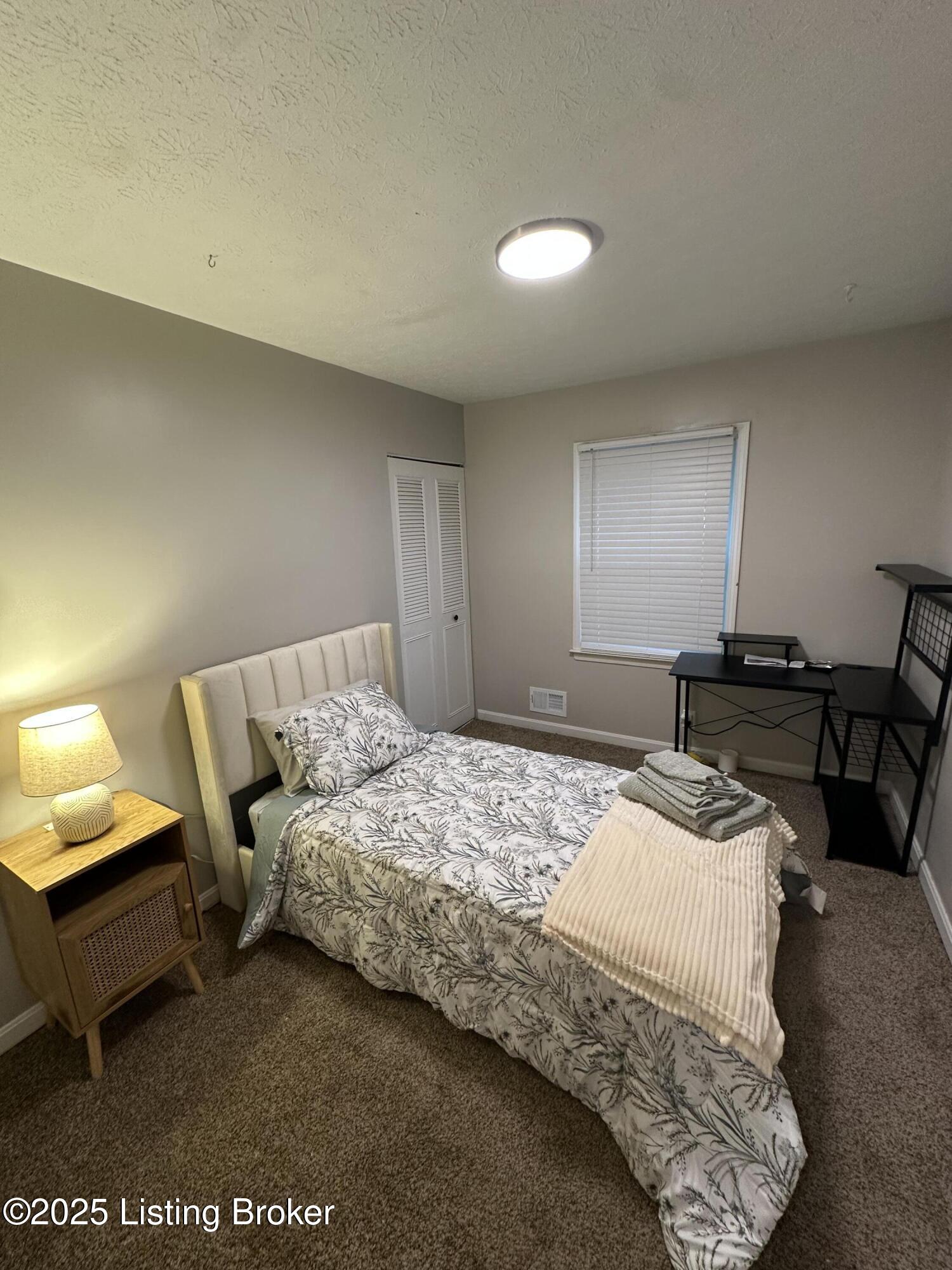 5209 Fisherman Ct Property Photo 7