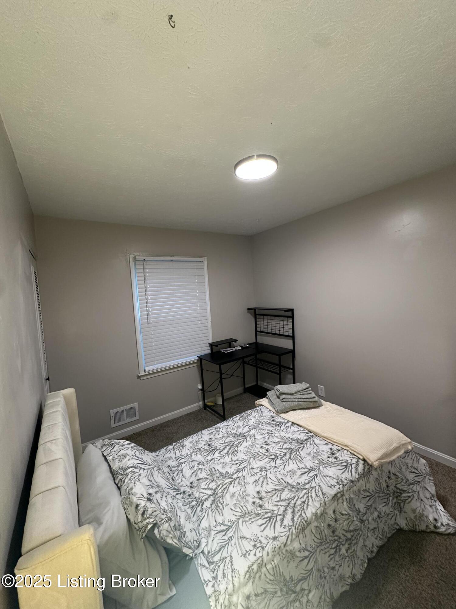 5209 Fisherman Ct Property Photo 8