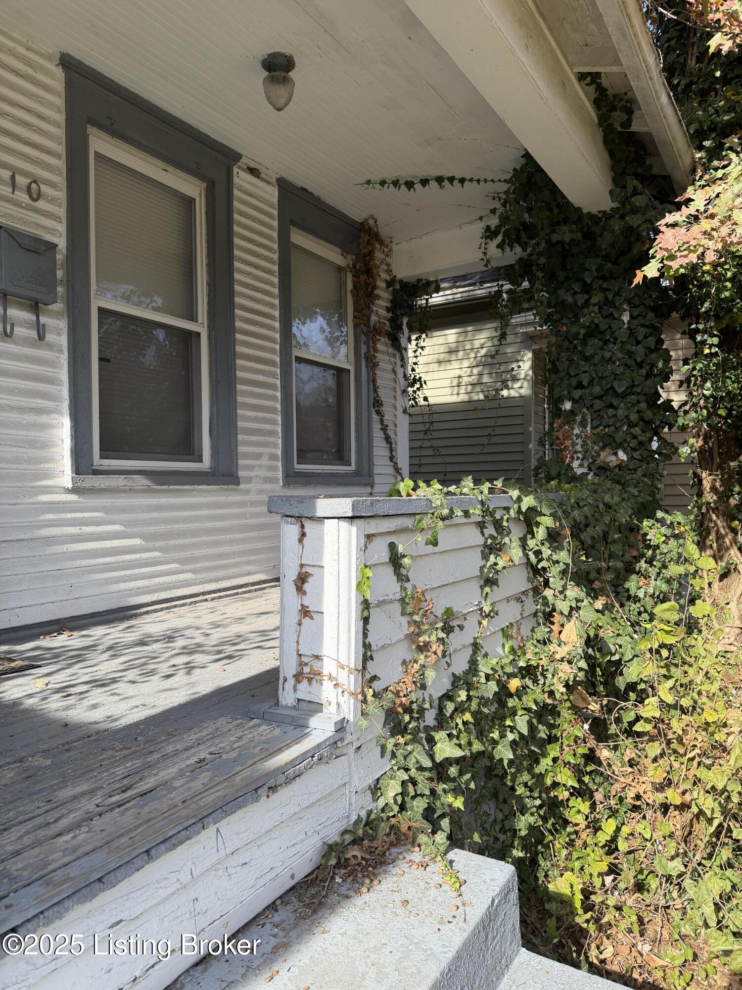 110 Boston Ct Property Photo 2