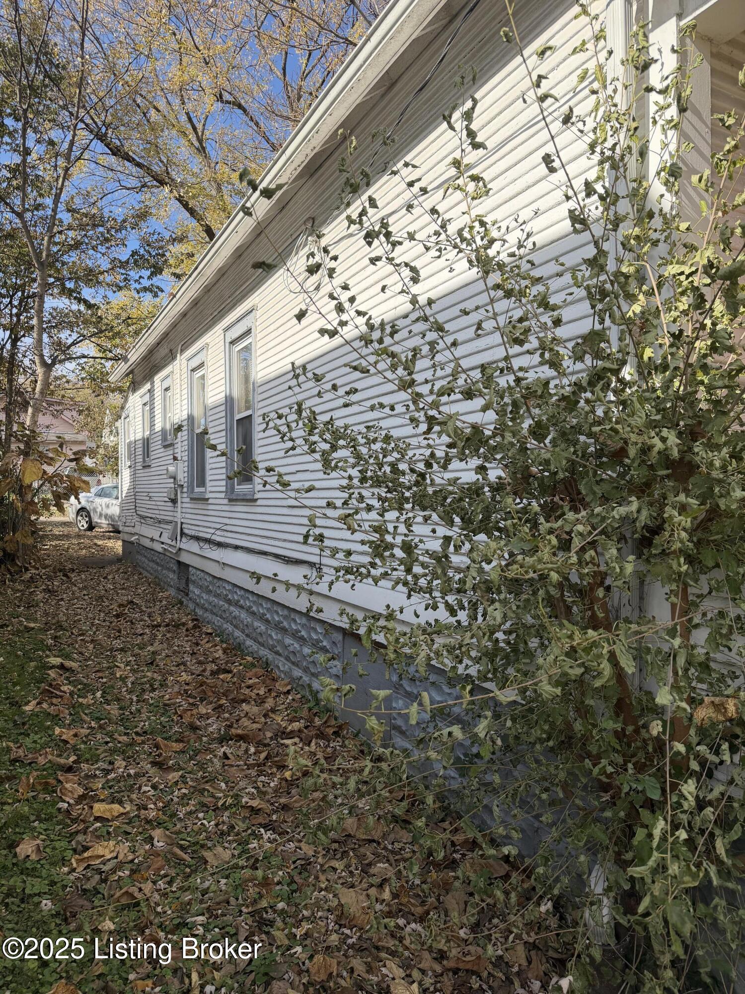 110 Boston Ct Property Photo 3