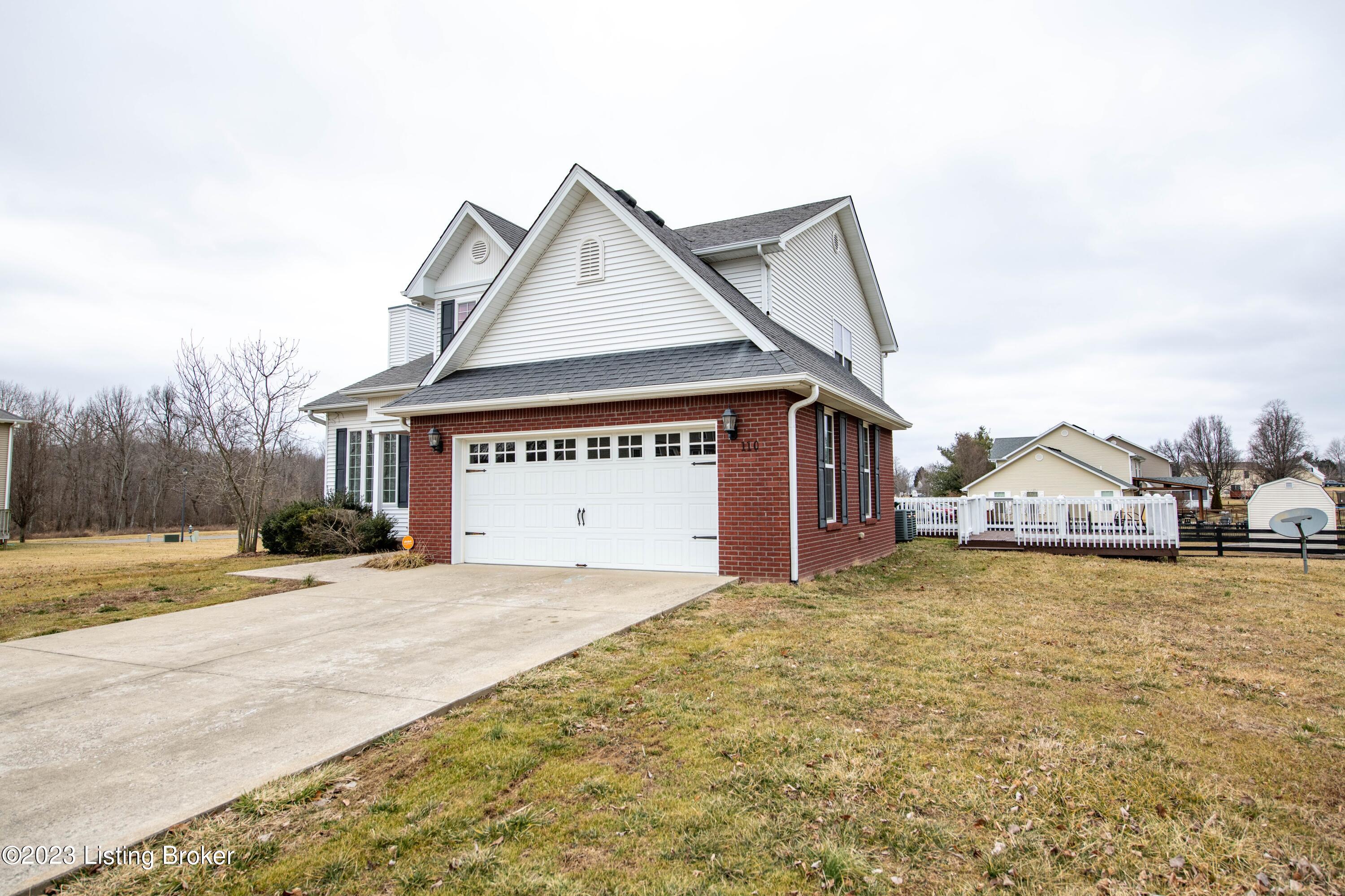 110 E Mandarin Ct Property Photo 3