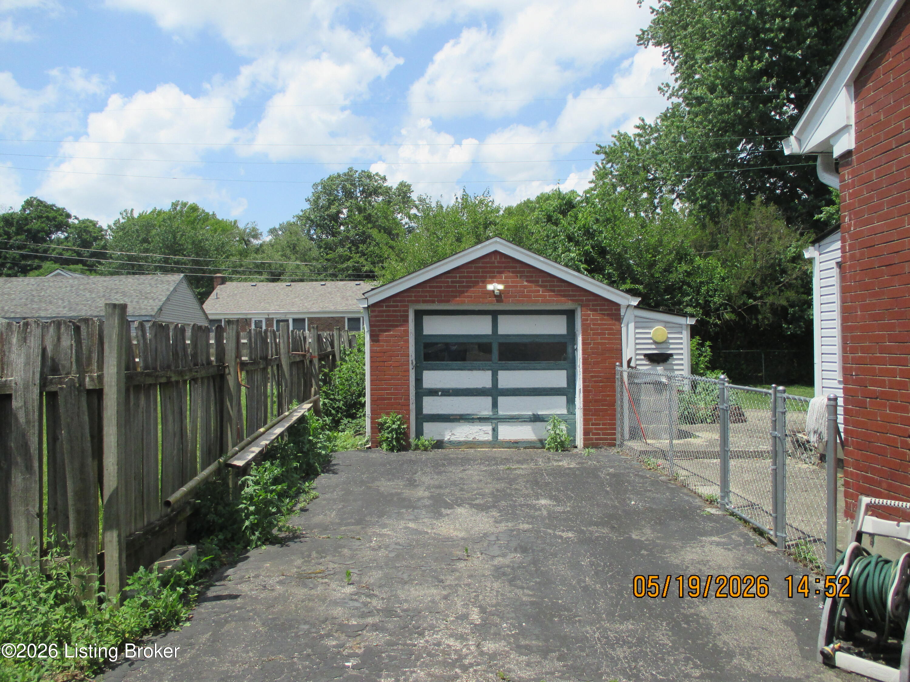 2509 Gardiner Ln Property Photo 3