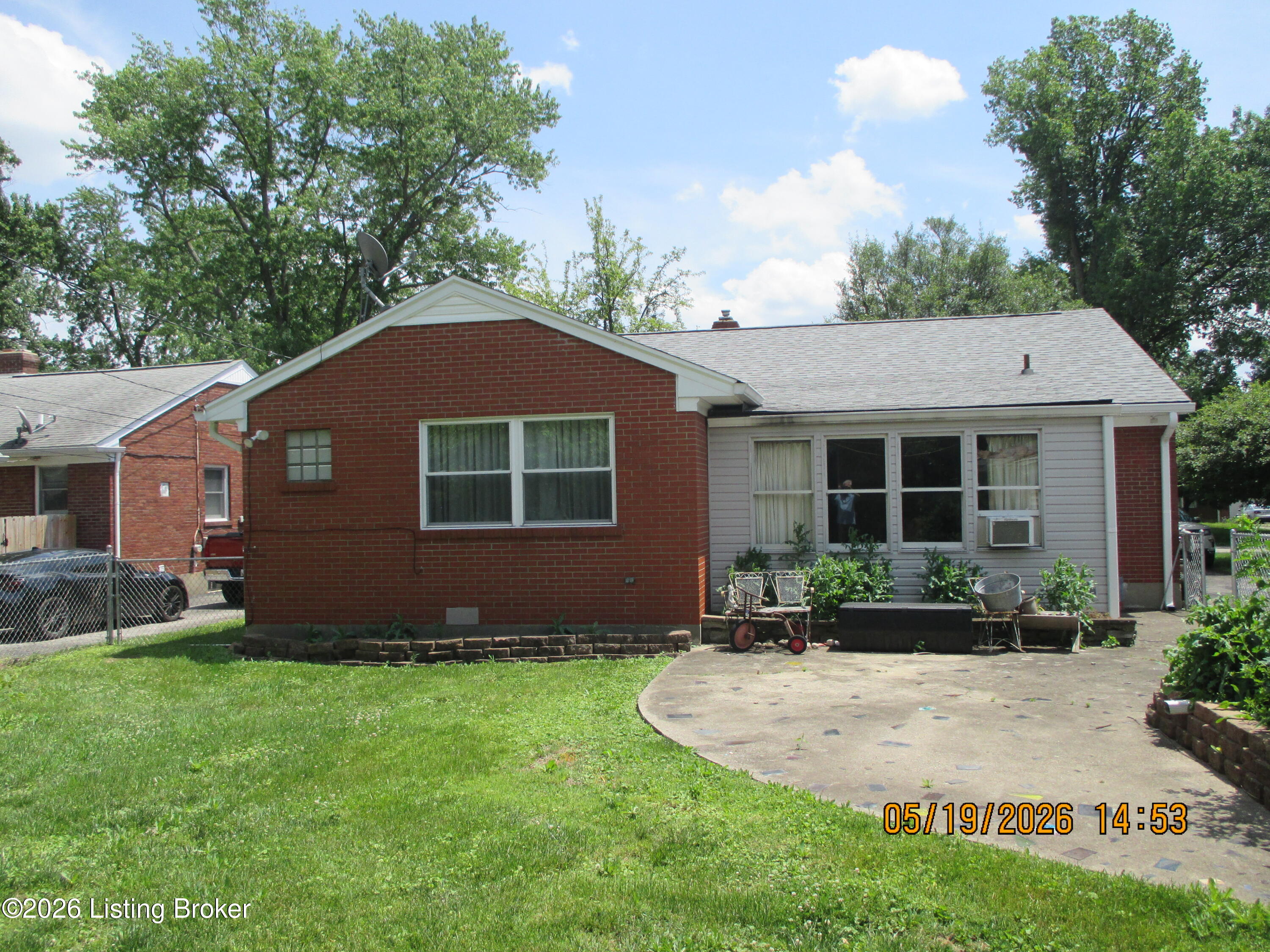 2509 Gardiner Ln Property Photo 4