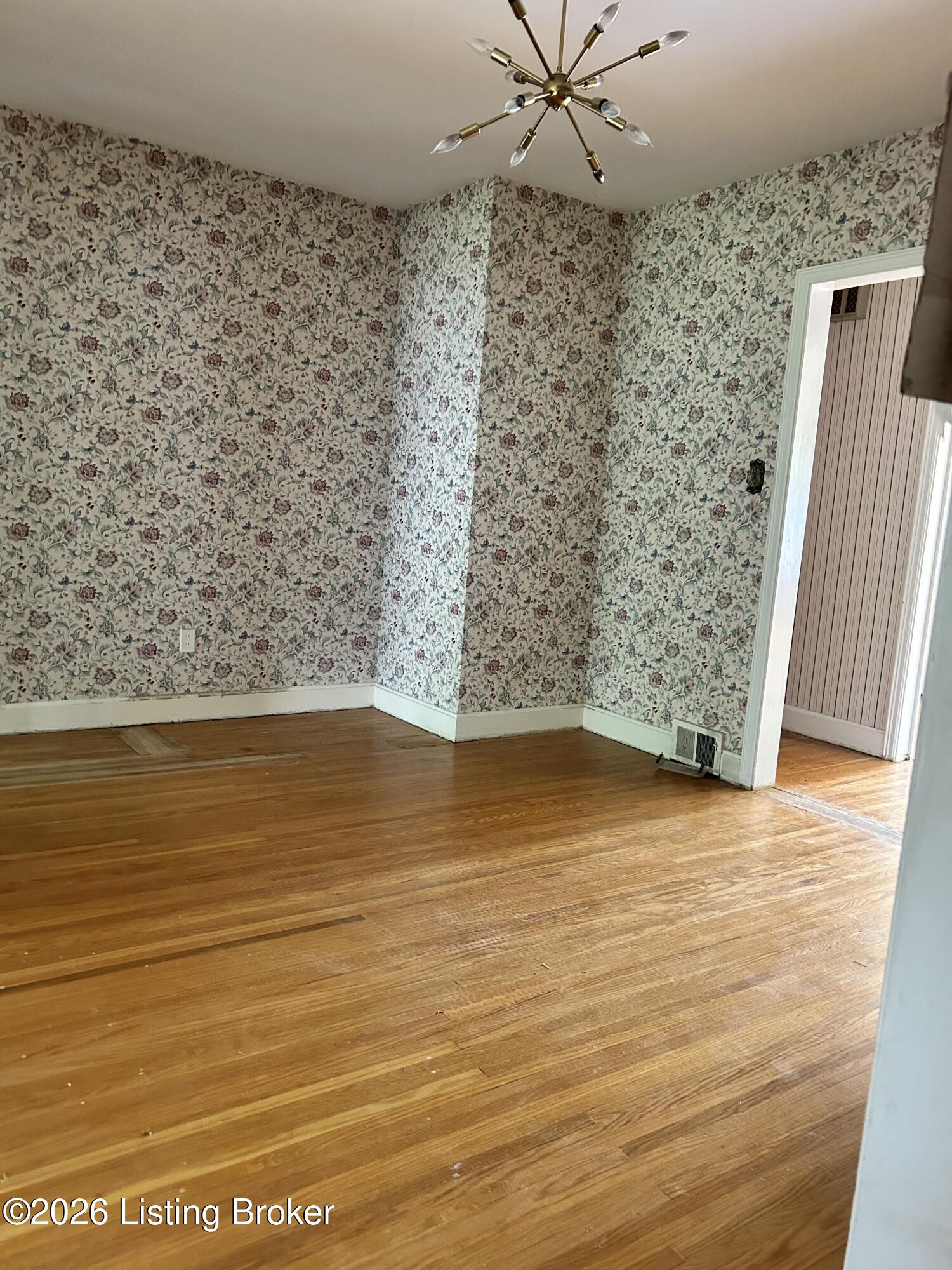 2509 Gardiner Ln Property Photo 12