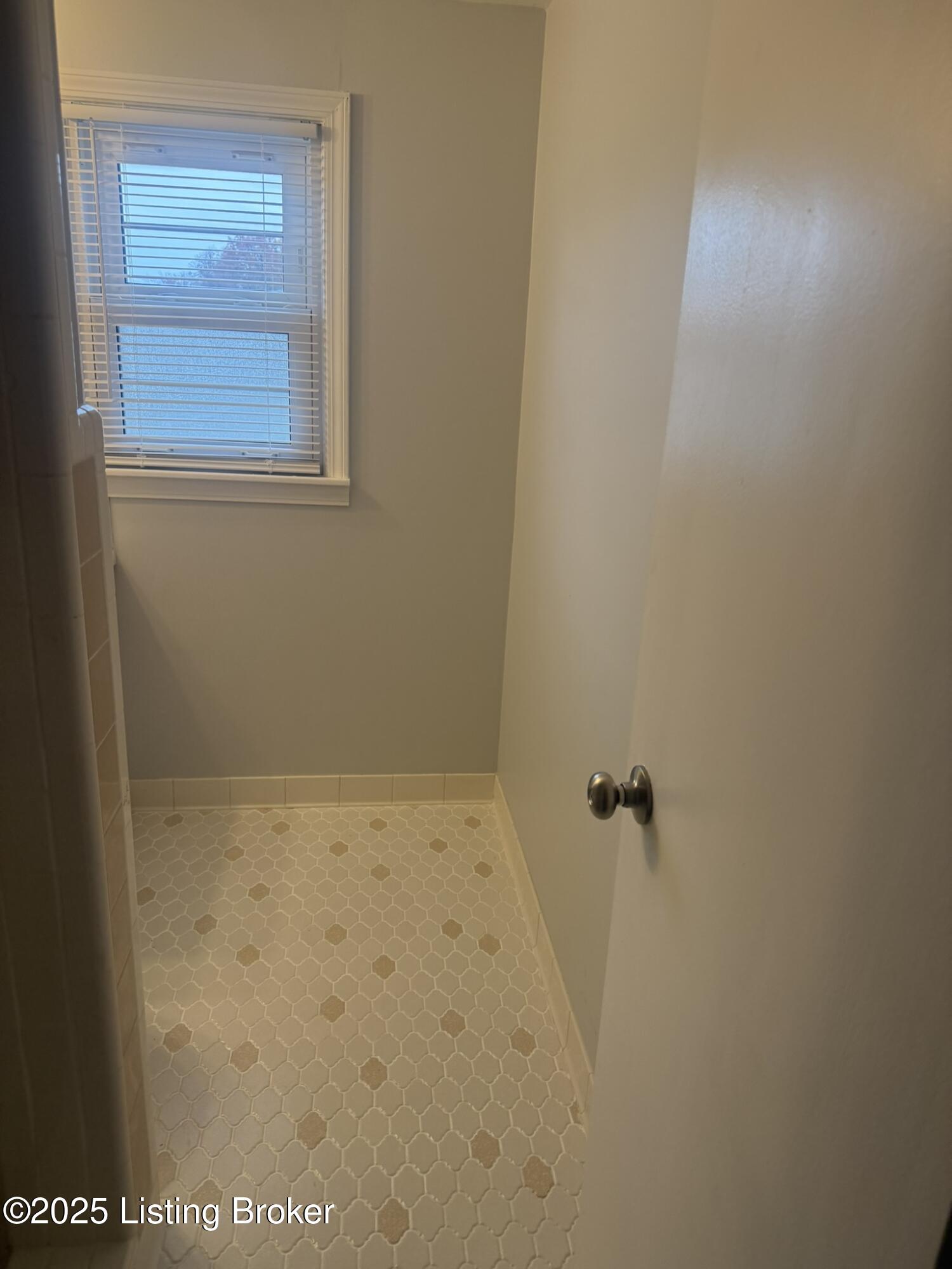 1818 Lewiston Dr Property Photo 20